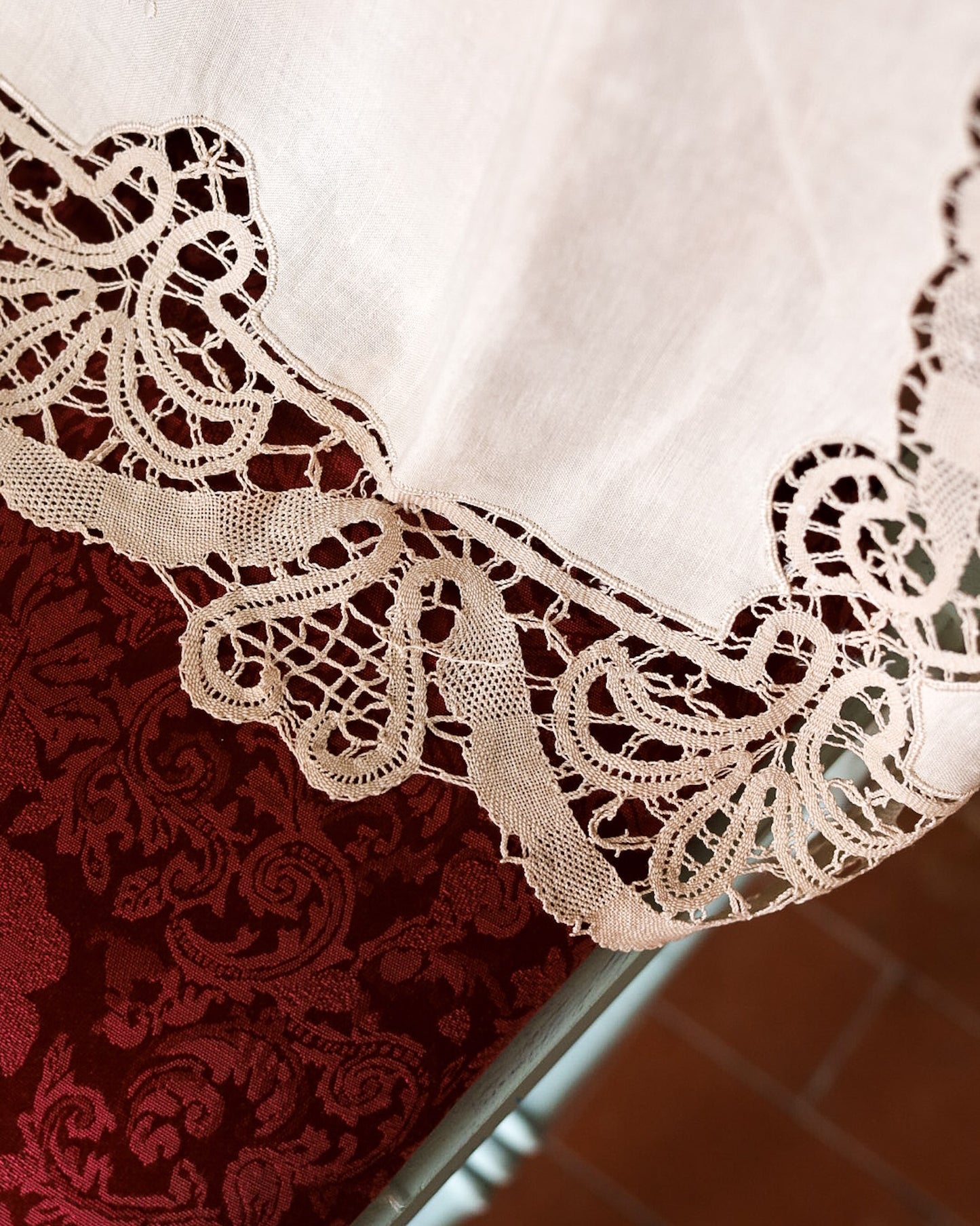 Tovaglia in Lino con Pizzo a Tombolo — 12 Tovaglioli — cm 256×168