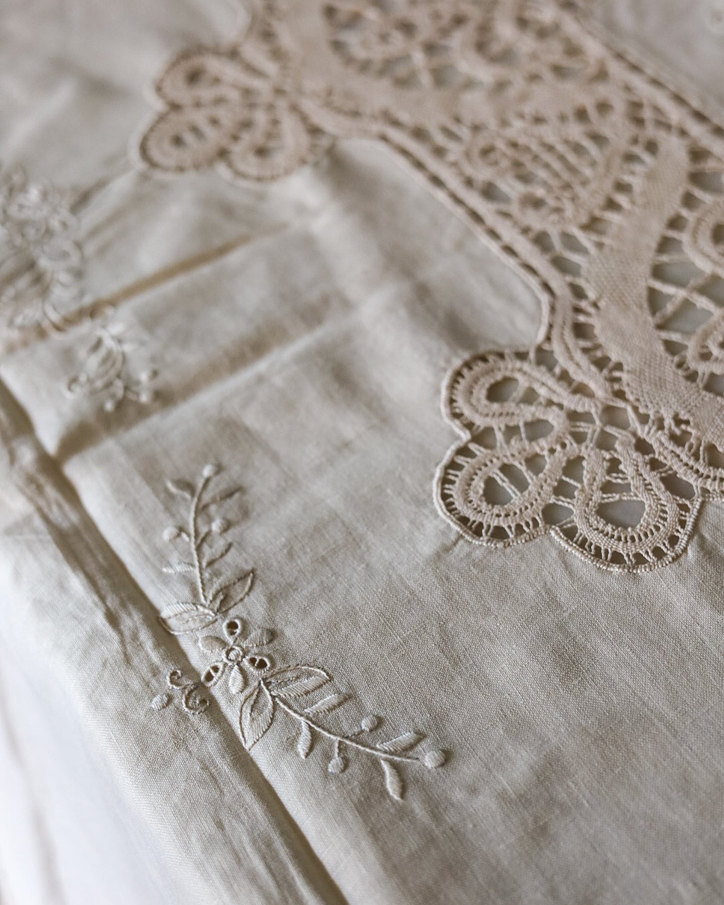 Tovaglia in Lino con Pizzo a Tombolo — 12 Tovaglioli — cm 256×168