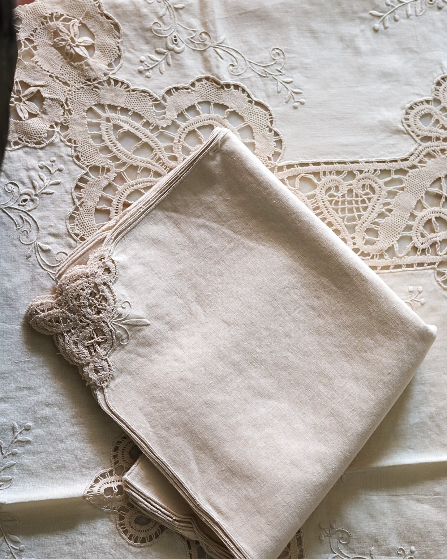 Tovaglia in Lino con Pizzo a Tombolo — 12 Tovaglioli — cm 256×168
