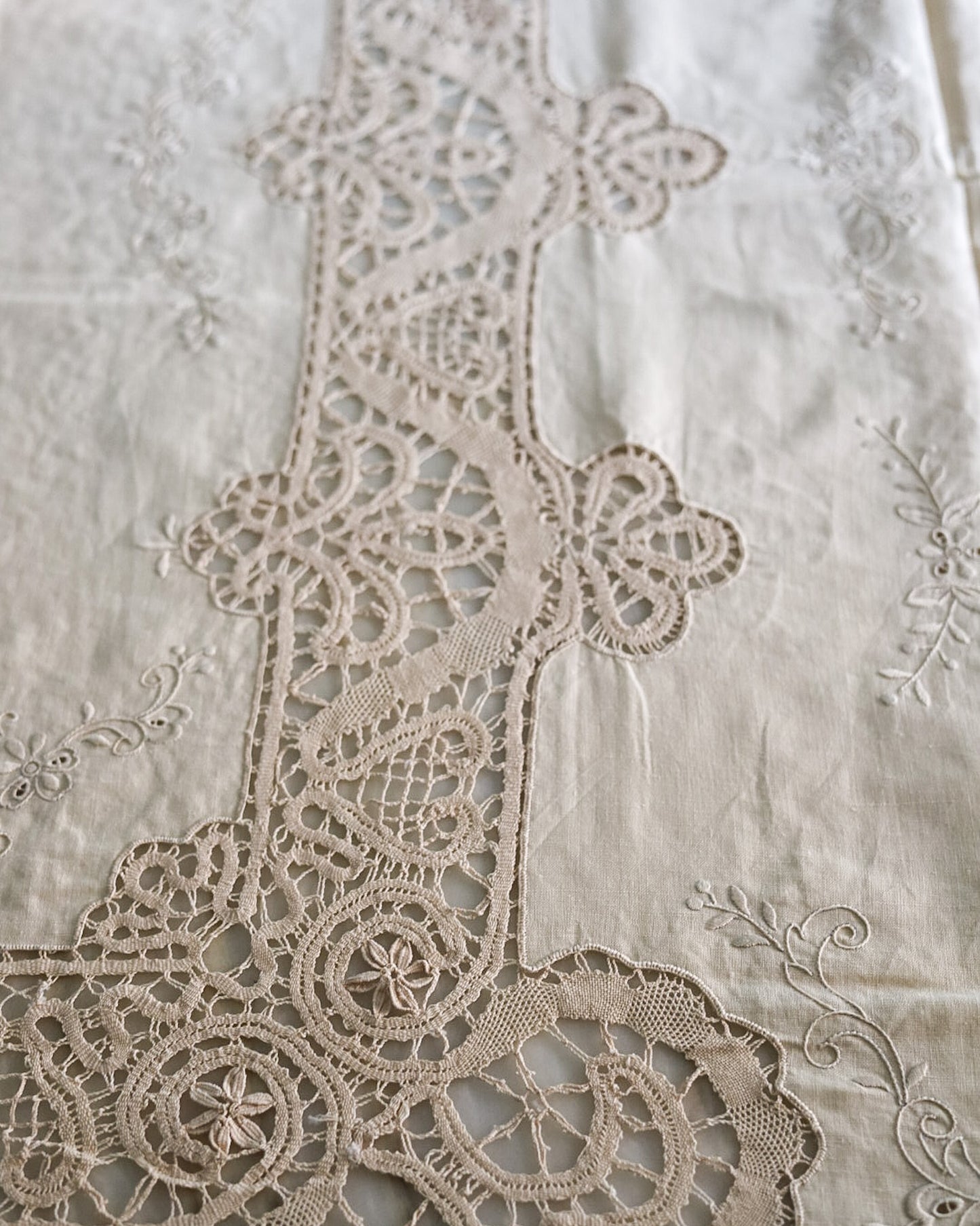 Tovaglia in Lino con Pizzo a Tombolo — 12 Tovaglioli — cm 256×168