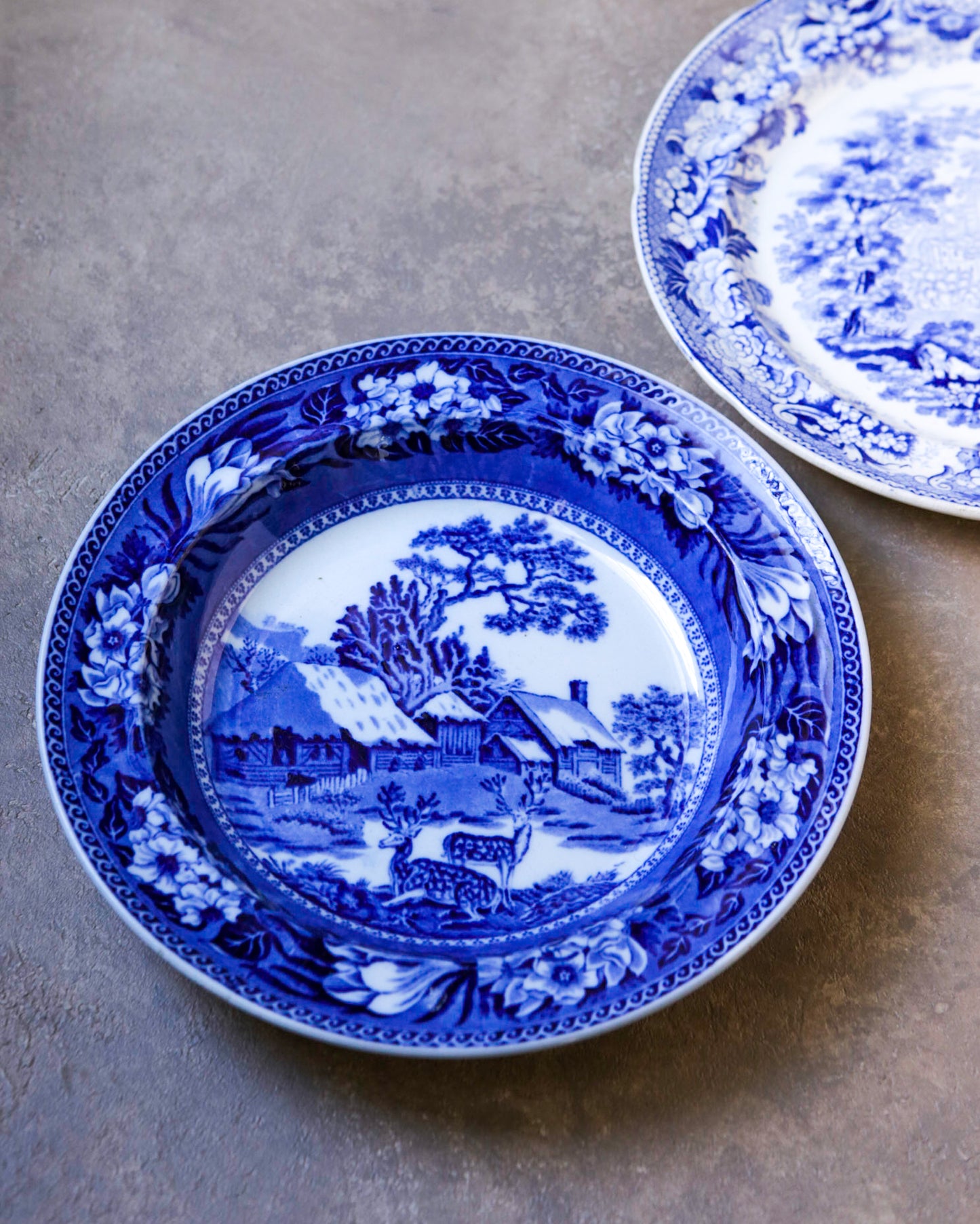 Set posto tavola porcellana inglese bianca e blu con paesaggi