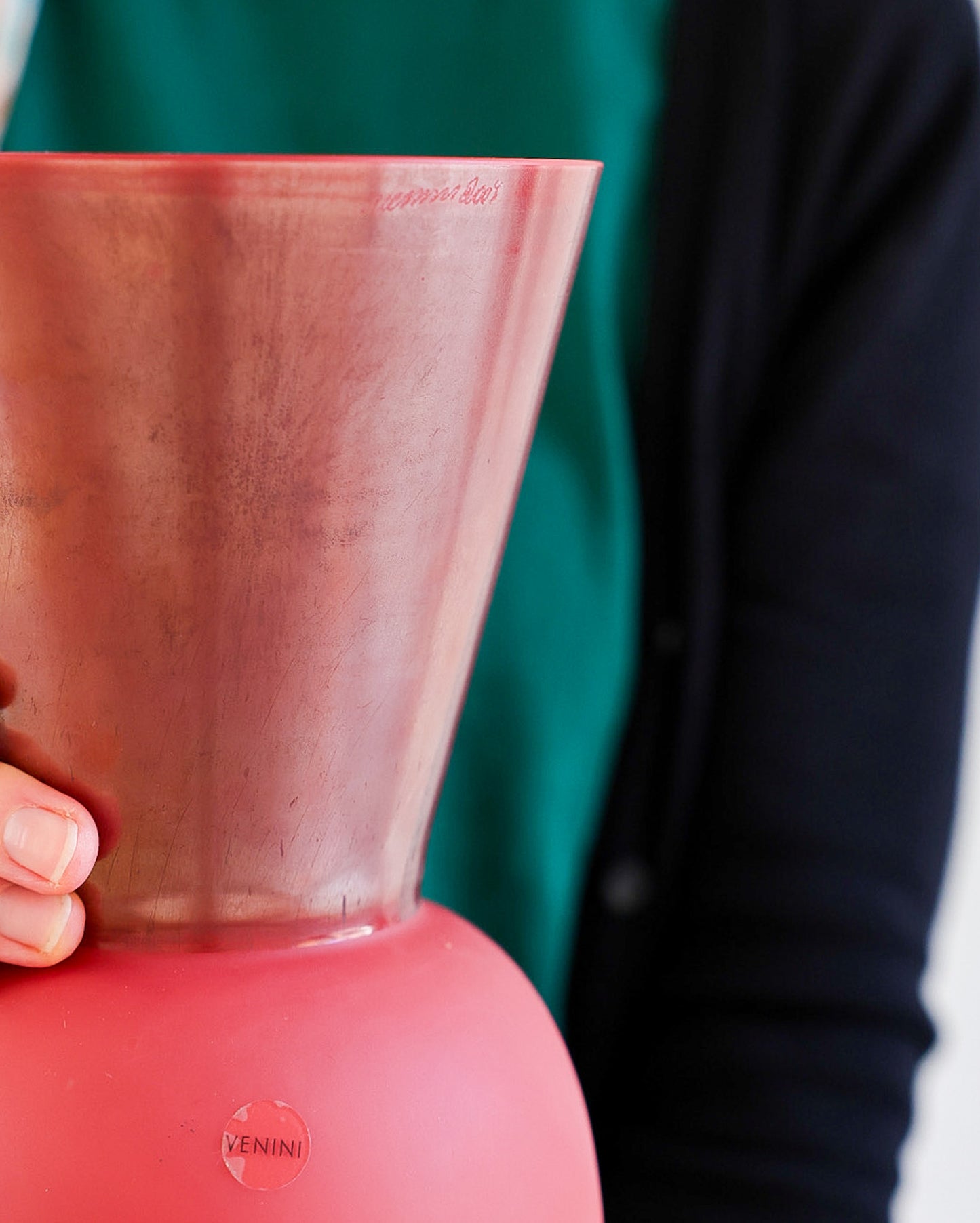 Vaso Venini rosso opalino modello regina