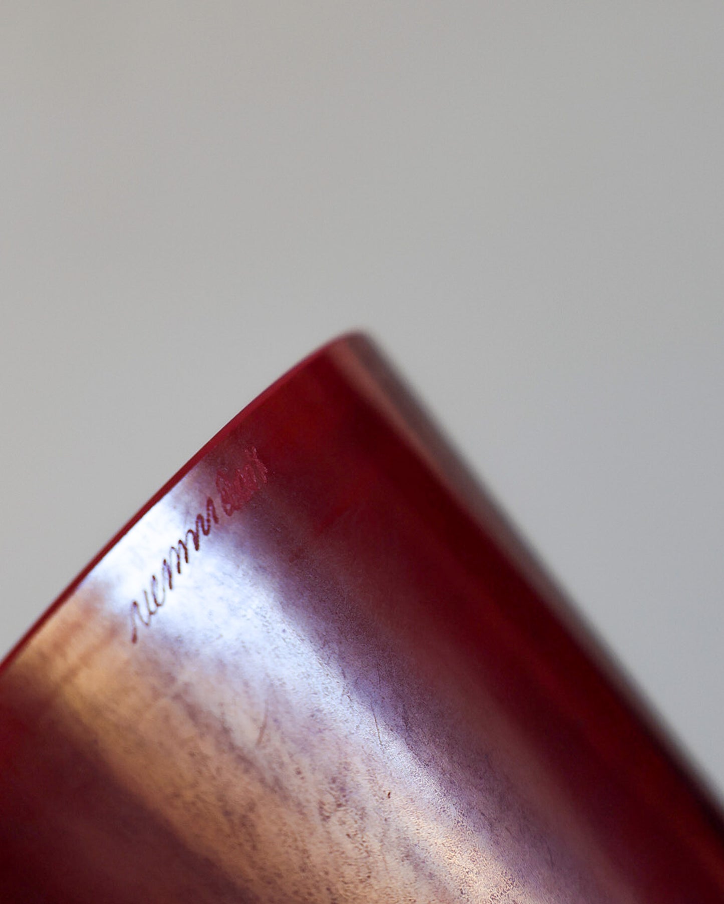 Vaso Venini rosso opalino modello regina