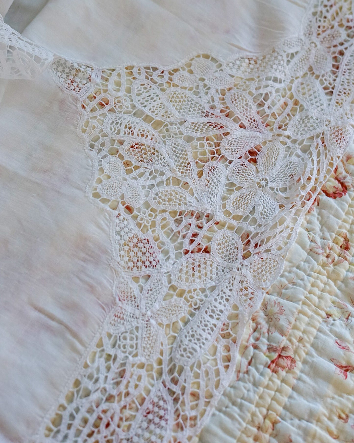 Lenzuolo matrimoniale in lino con pizzo a tombolo