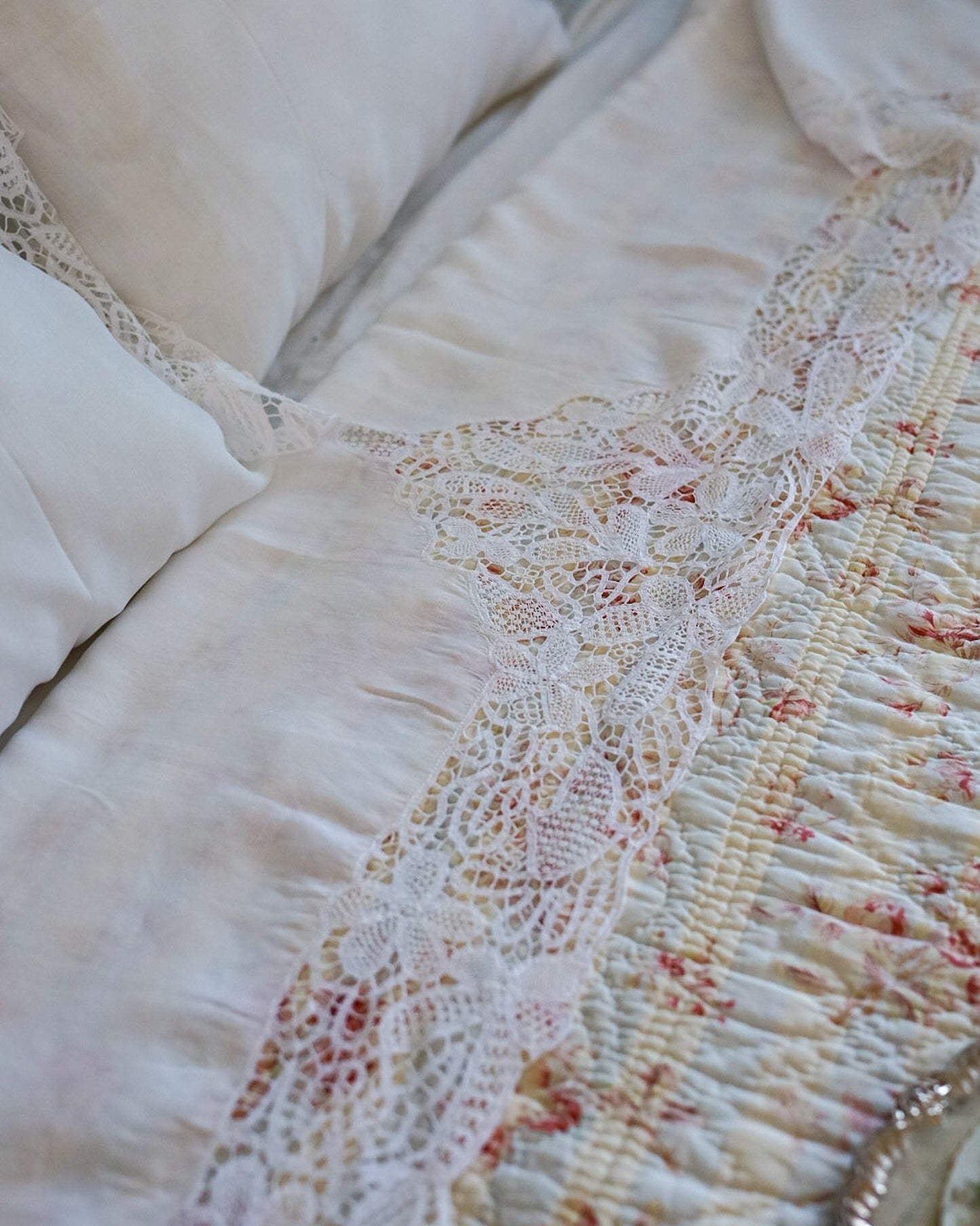 Lenzuolo matrimoniale in lino con pizzo a tombolo