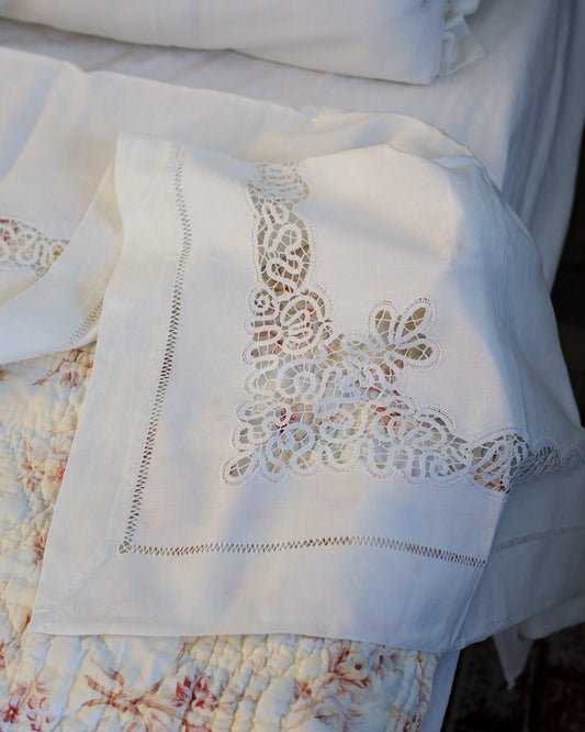 Lenzuolo matrimoniale in lino con pizzo a tombolo