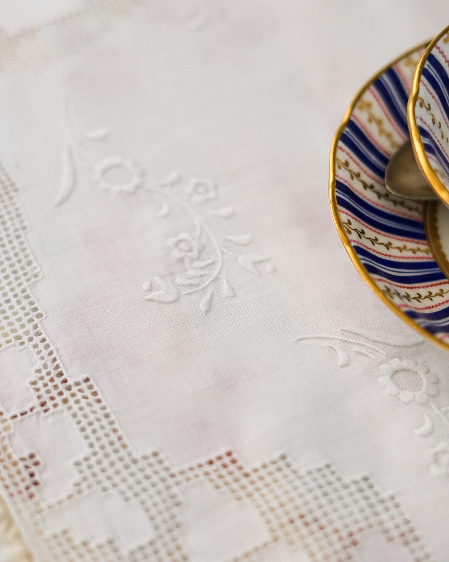 Lenzuolo matrimoniale in misto lino cotone con coppia di angeli sfilato siciliano
