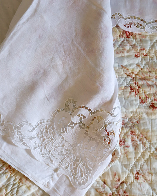 Lenzuolo matrimoniale in  lino con intaglio stile liberty