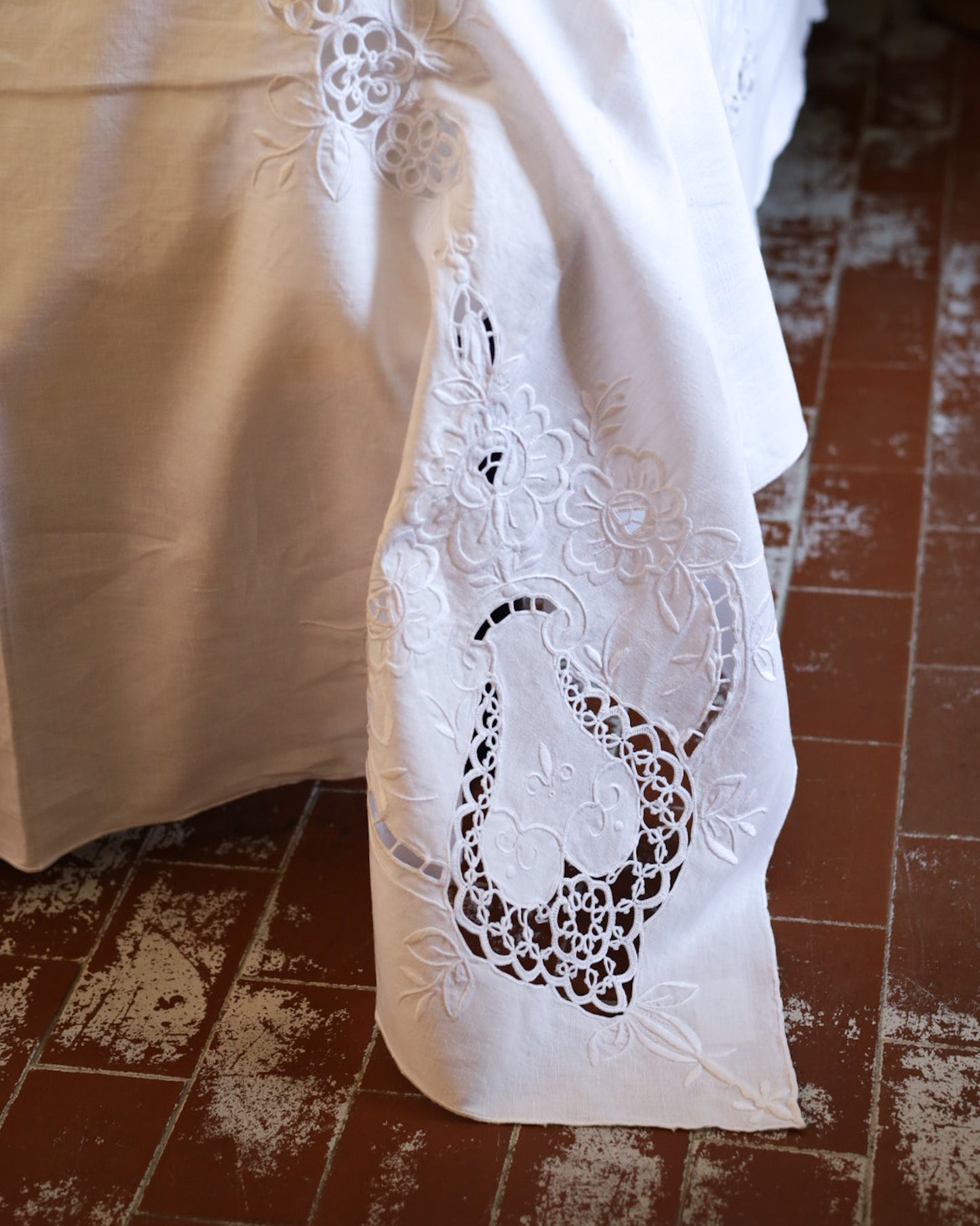 copriletto in lino bianco  con pizzo chiacchierino