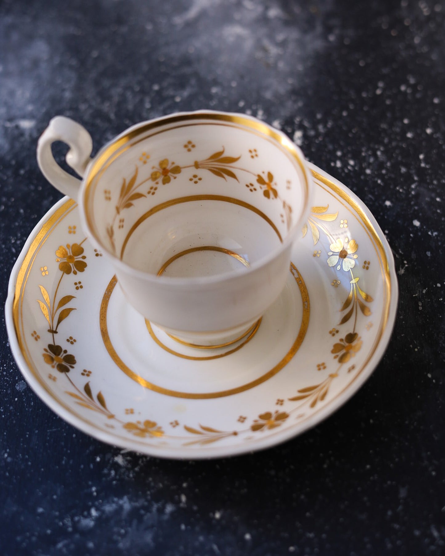 True tris tazze inglesi metà 800 dipinte a mano con oro