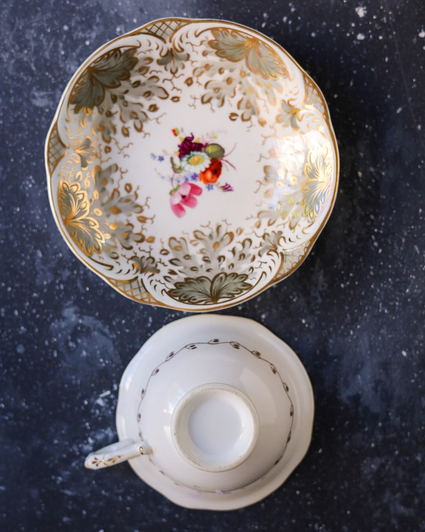 tazza antica primi 800 dipinta a mano decoro grigio e oro e bouquet