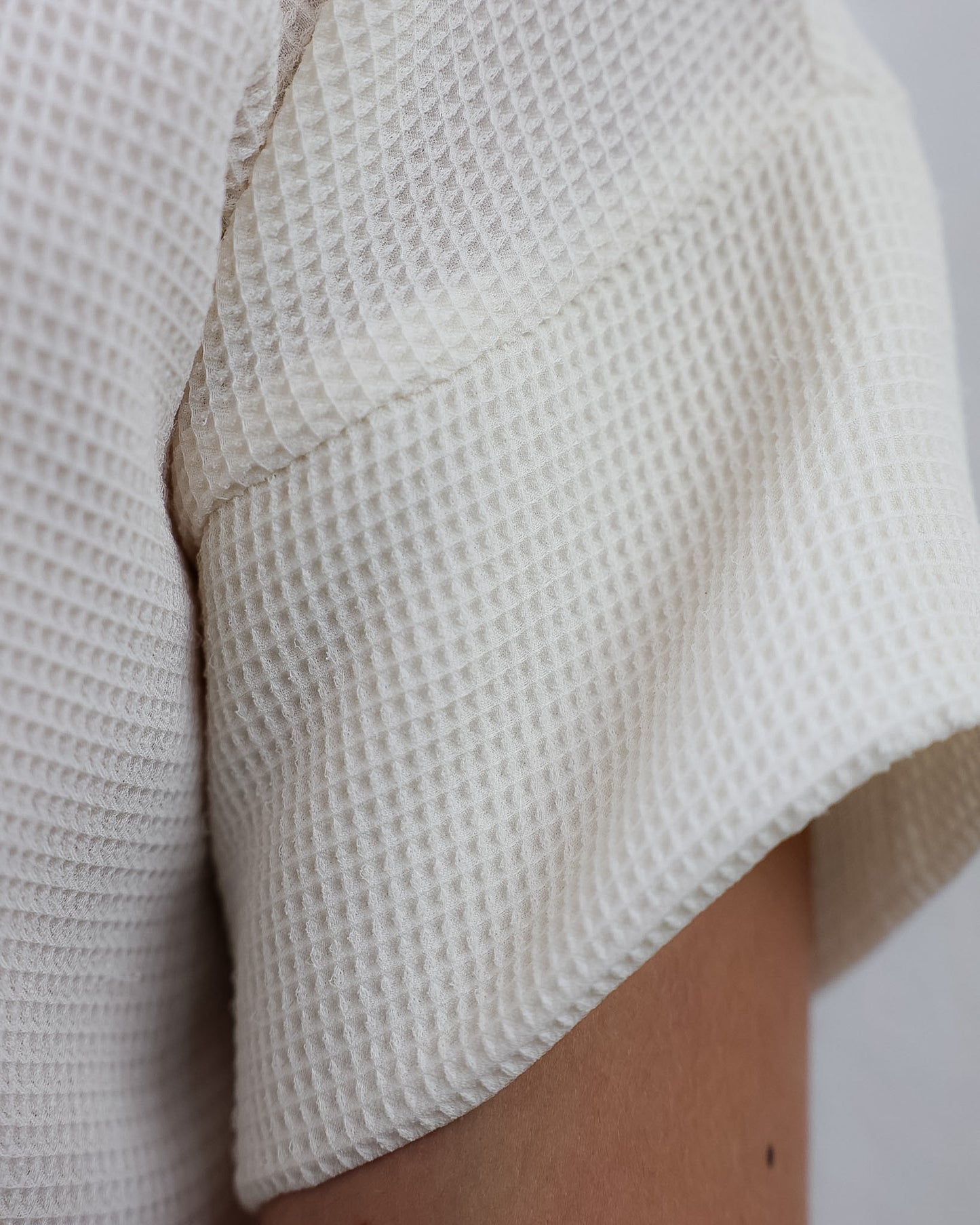 LOVE 36.36 — T-shirt Crop in Tessuto Nido d'Ape 3D — Manifattura Marchigiana, Made in Italy