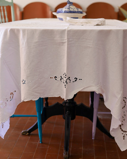 Tovaglia in lino ad intaglio margherite da 12