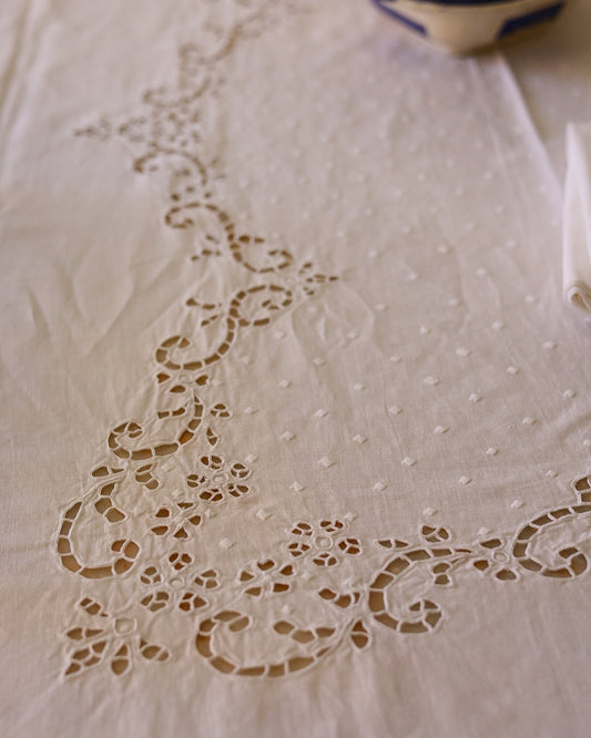 Tovaglia ad intaglio con rombi al centro con 12 tovaglioli