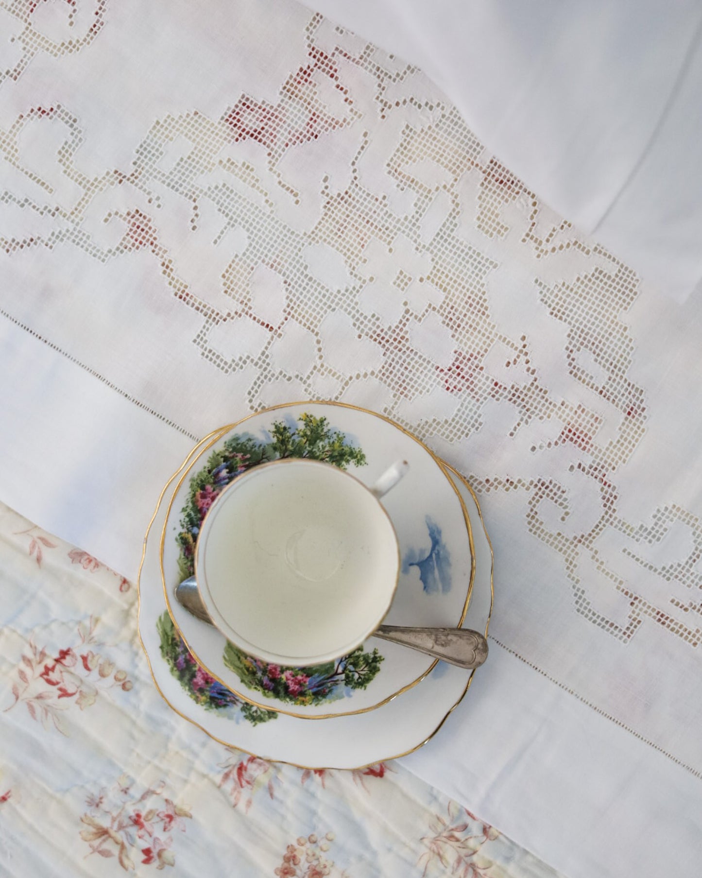 Lenzuolo matrimoniale con angeli in sfilato siciliano