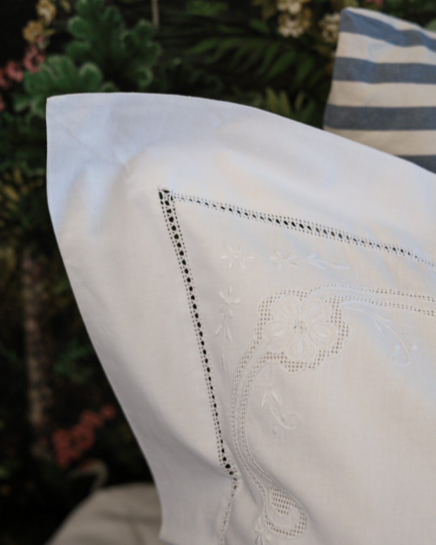 Lenzuolo matrimoniale in lino con sfilato siciliano e gigliuccio