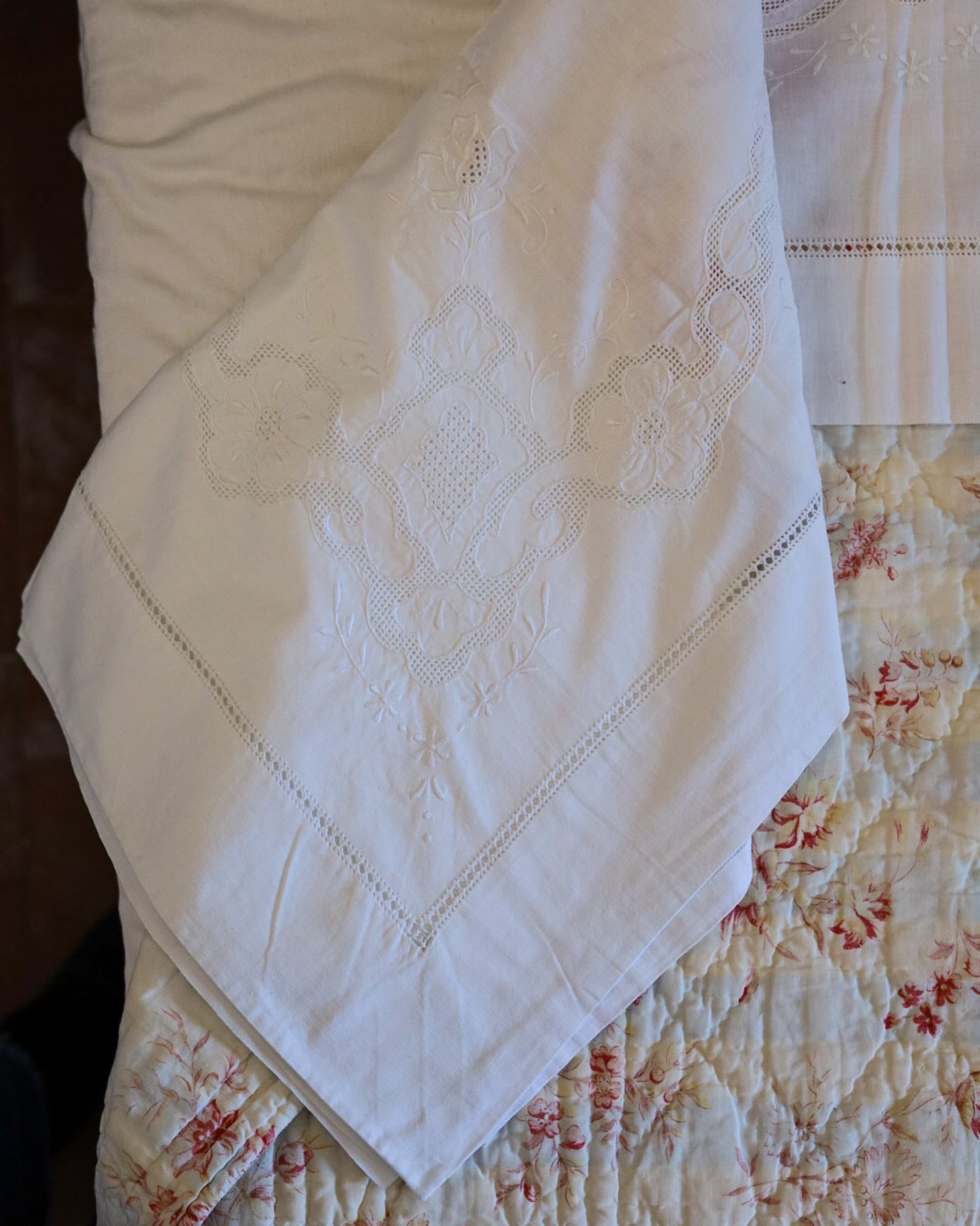 Lenzuolo matrimoniale in lino con sfilato siciliano e gigliuccio