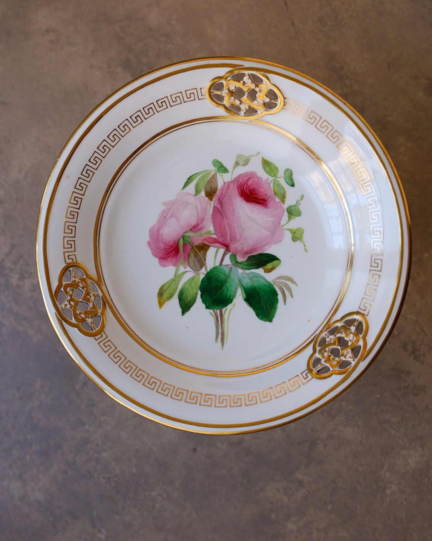 Alzatina in Porcellana Dipinta a Mano — Decoro a Rose e Traforo Dorato — Pieno Ottocento