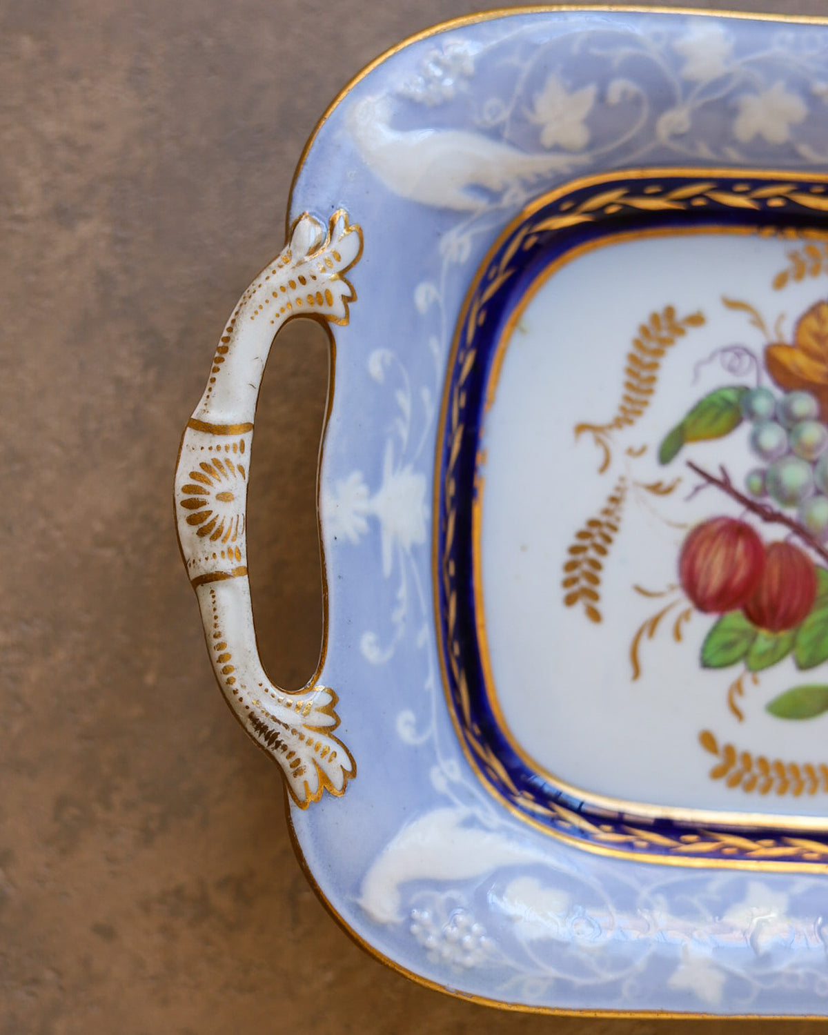 Vassoietto in Porcellana Inglese a Decoro Transfer e Oro Dipinto a Mano – Fine XIX Secolo