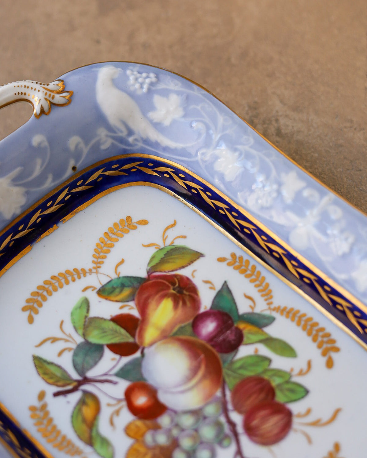 Vassoietto in Porcellana Inglese a Decoro Transfer e Oro Dipinto a Mano – Fine XIX Secolo