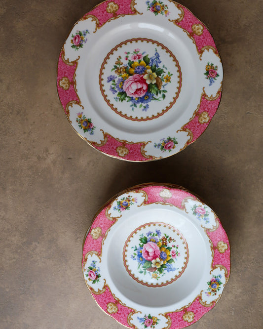 Servizio di Piatti in Porcellana Royal Albert — Decoro "Lady Carlyle" — Bone China Inglese