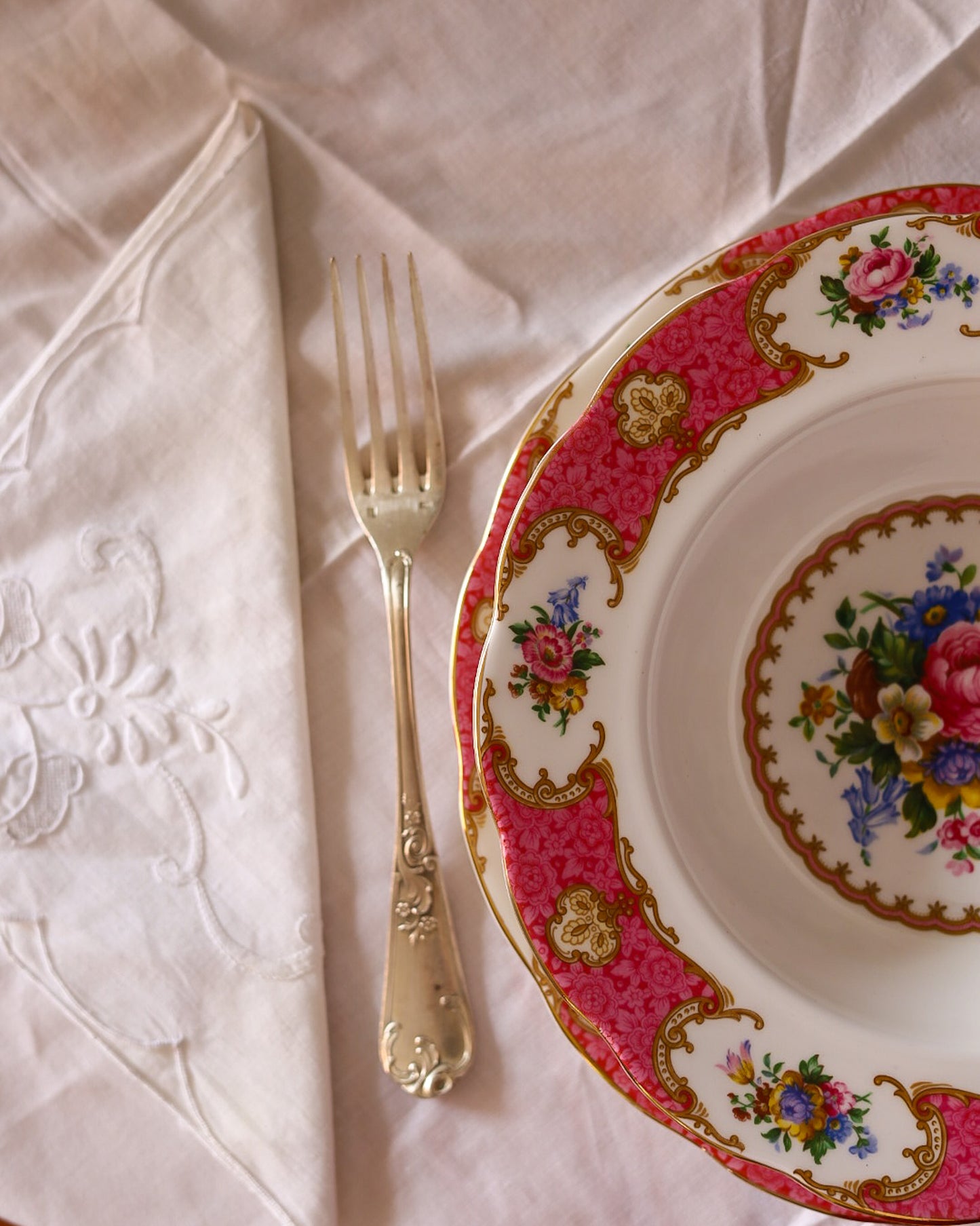 Servizio di Piatti in Porcellana Royal Albert — Decoro "Lady Carlyle" — Bone China Inglese