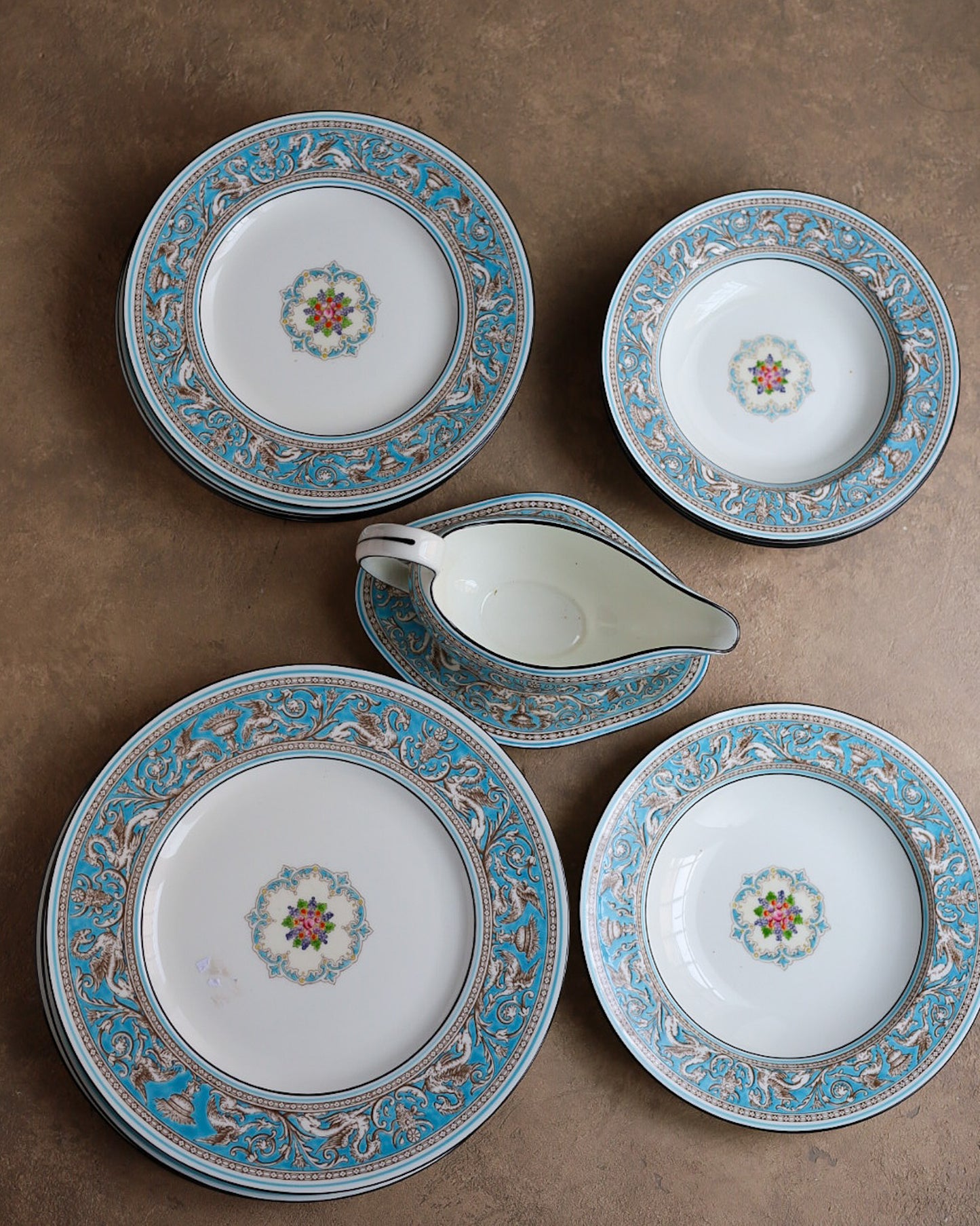 Servizio da Tavola Wedgwood "Florentine Turchese" — Bone China Inglese con Decoro a Smalti