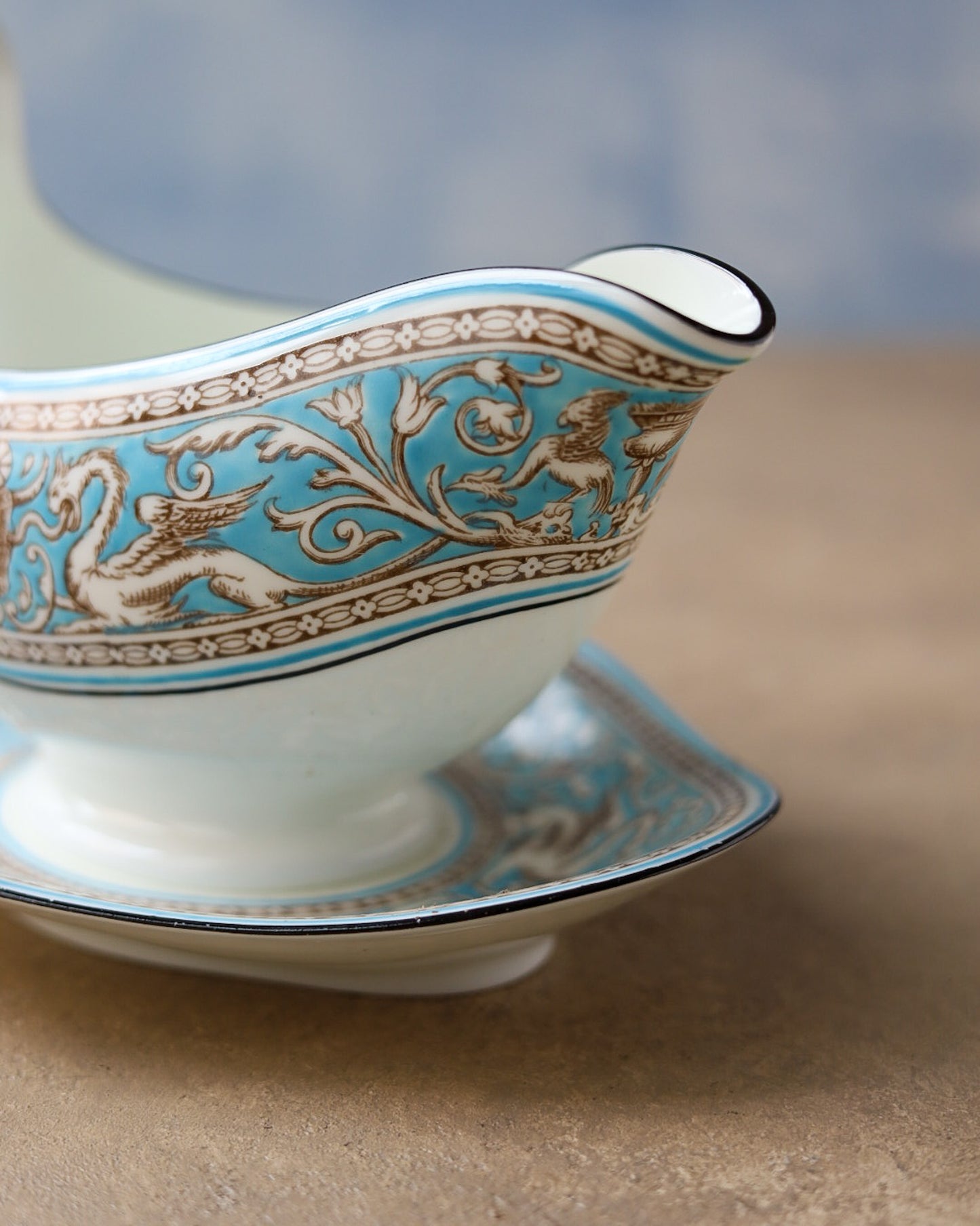 Servizio da Tavola Wedgwood "Florentine Turchese" — Bone China Inglese con Decoro a Smalti