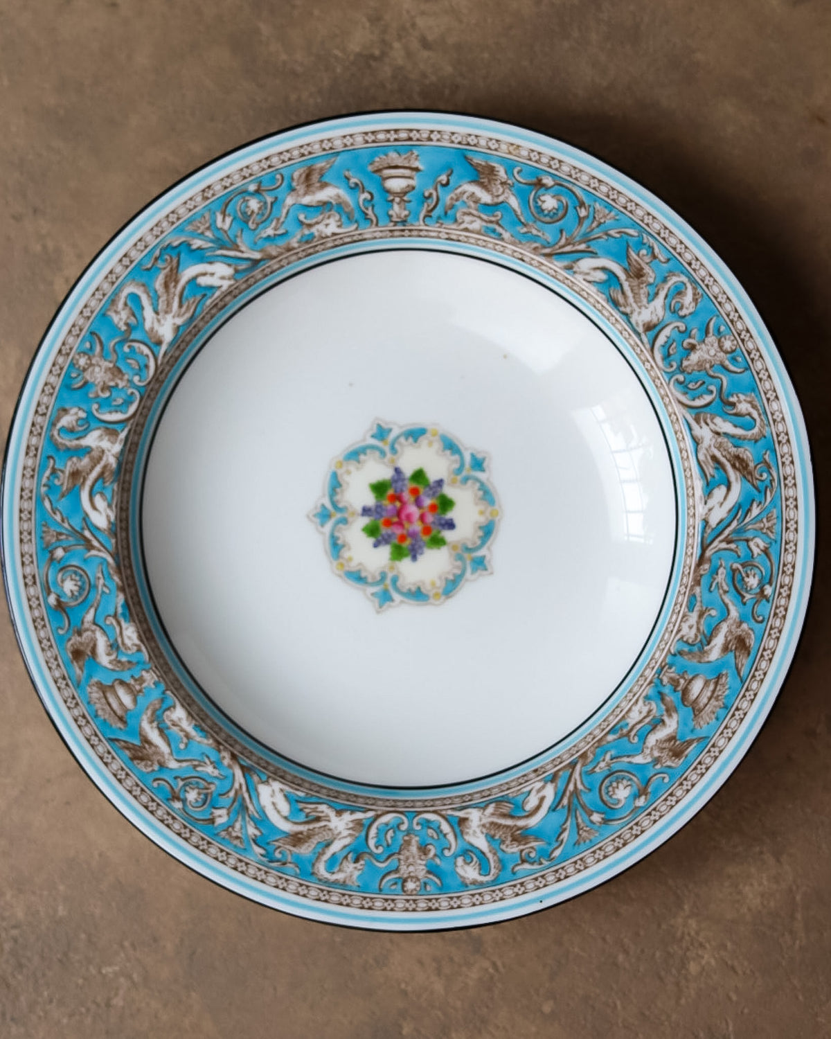 Servizio da Tavola Wedgwood "Florentine Turchese" — Bone China Inglese con Decoro a Smalti