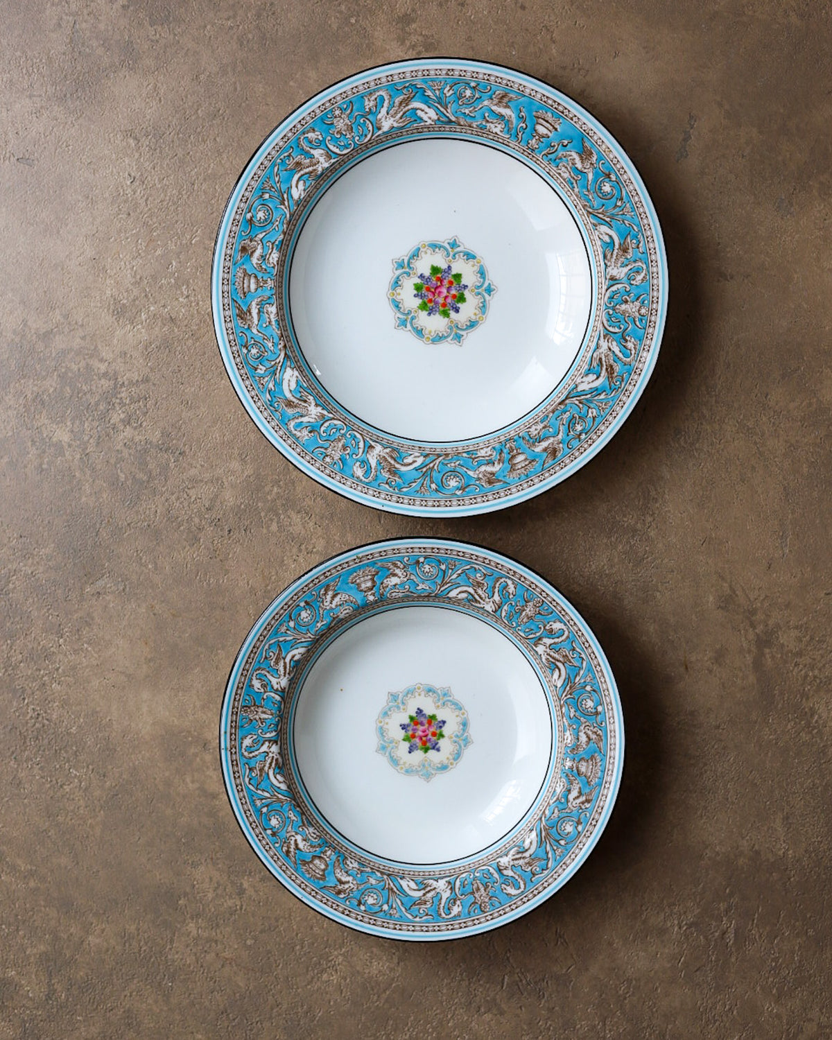 Servizio da Tavola Wedgwood "Florentine Turchese" — Bone China Inglese con Decoro a Smalti