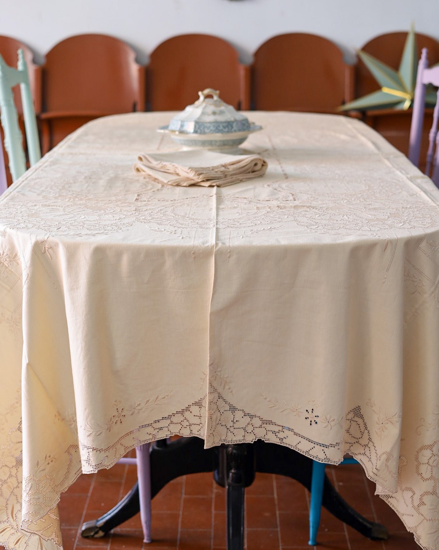 Tovaglia in lino avorio sfilato siciliano con 12 tovaglioli