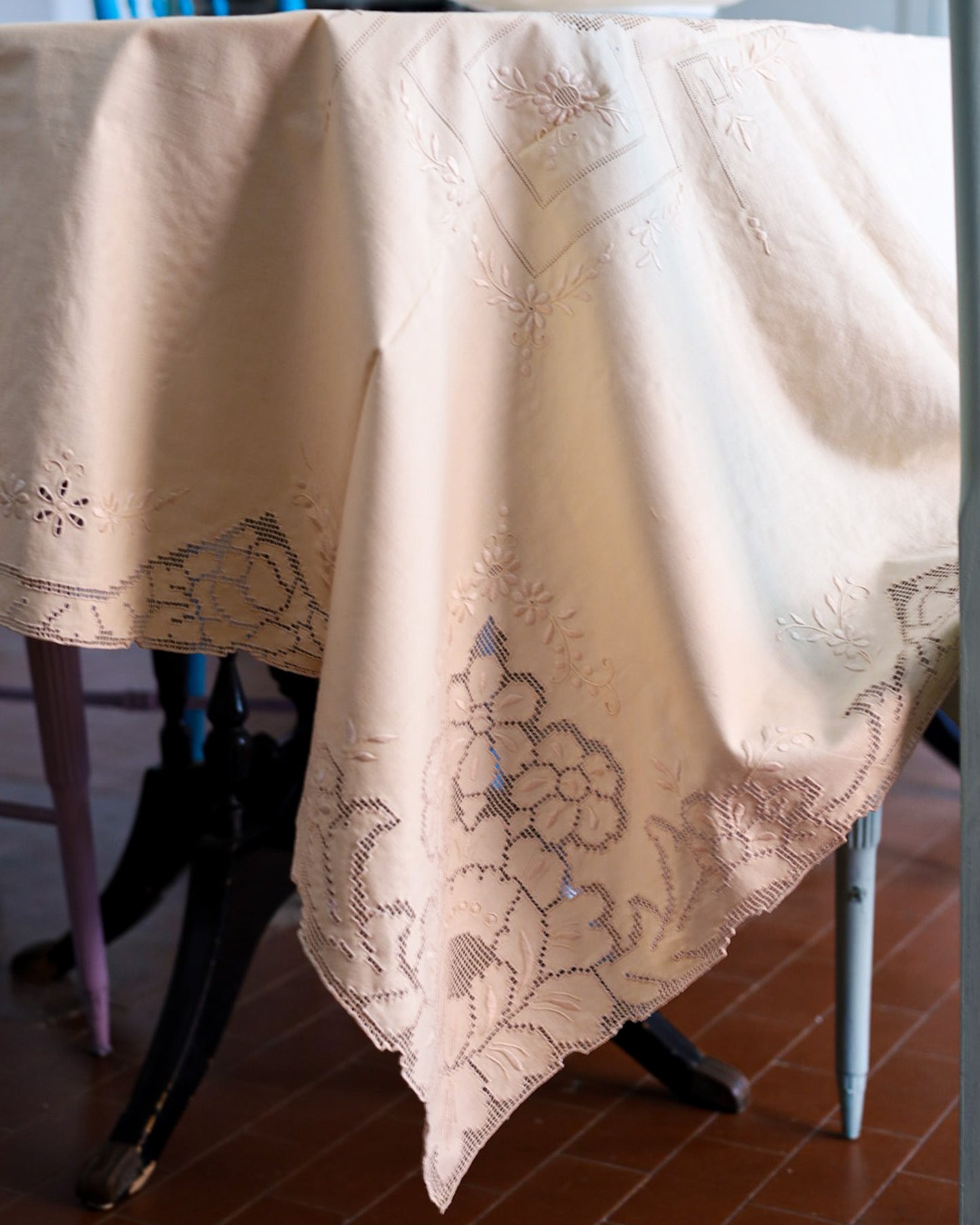 Tovaglia in lino avorio sfilato siciliano con 12 tovaglioli