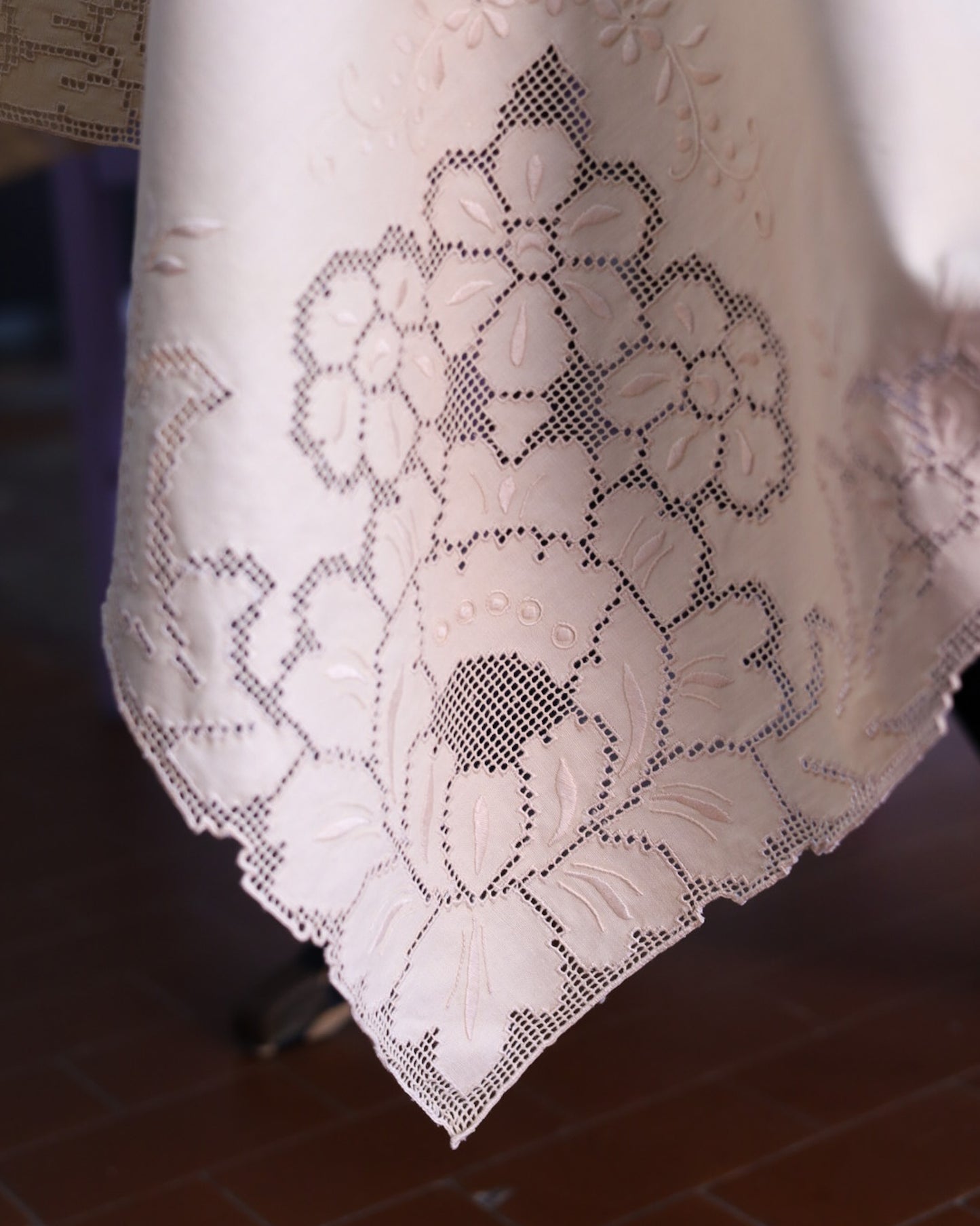 Tovaglia in lino avorio sfilato siciliano con 12 tovaglioli