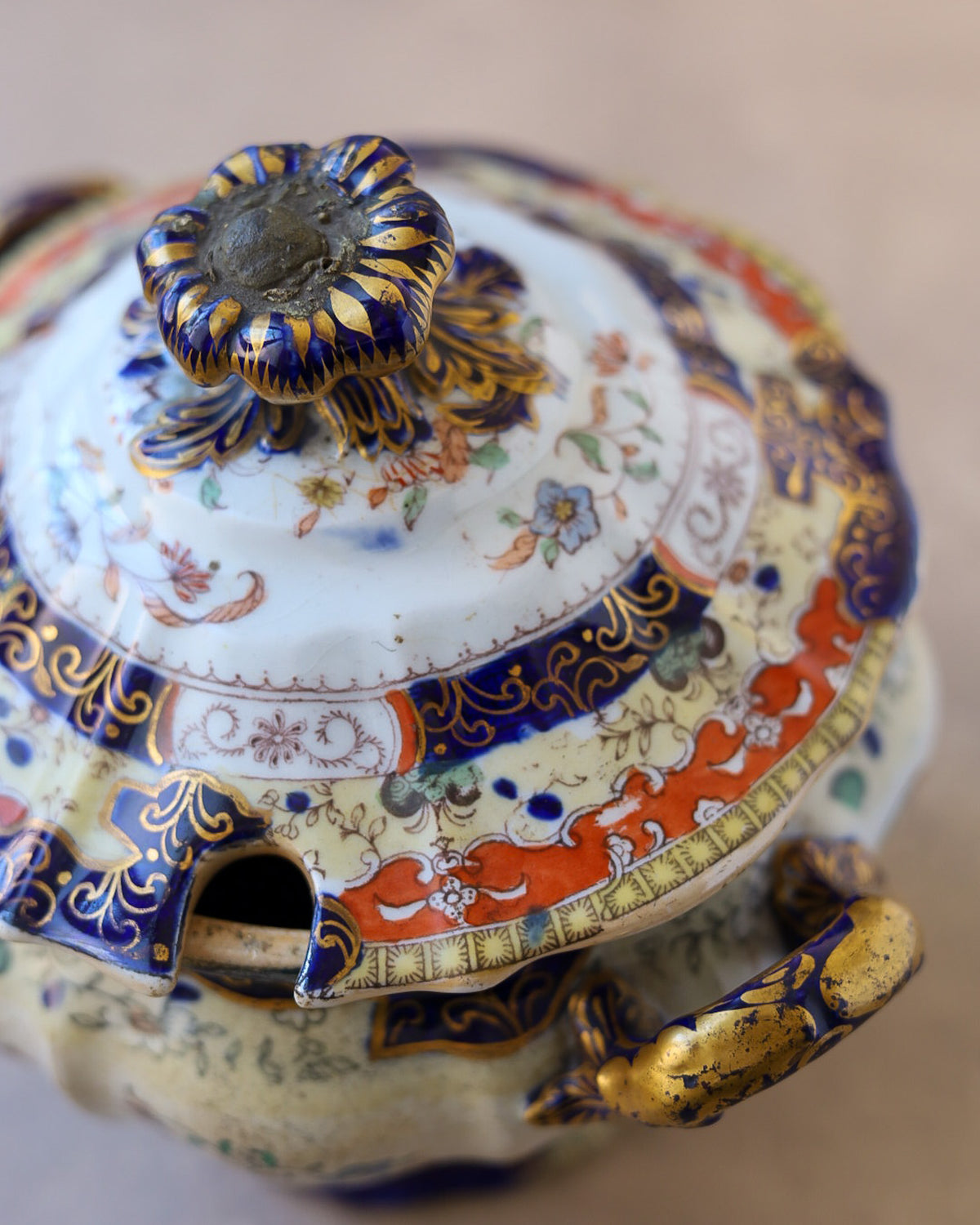 Salsiera in Ironstone Mason's — Decoro Imari Dipinto a Mano — Inghilterra XIX Secolo