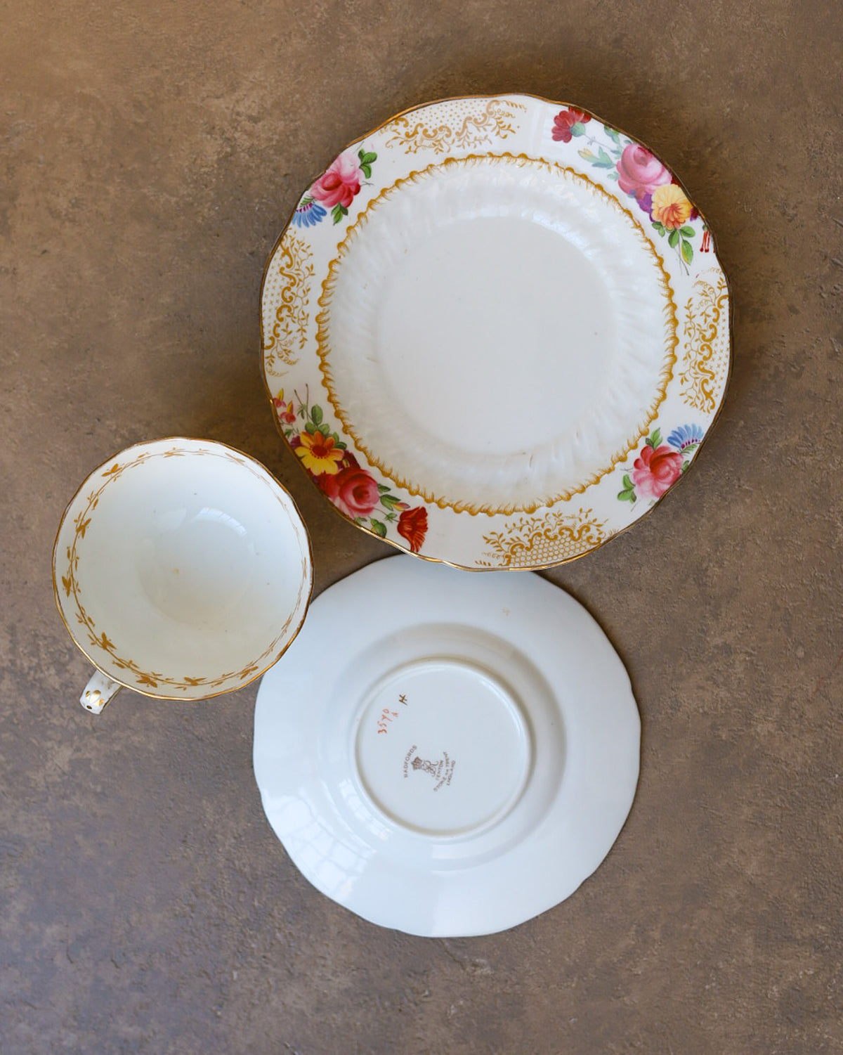 Trio da Tè Radfords Fenton — Porcellana Inglese con Bouquet Floreale Dipinto e Filettature Dorate