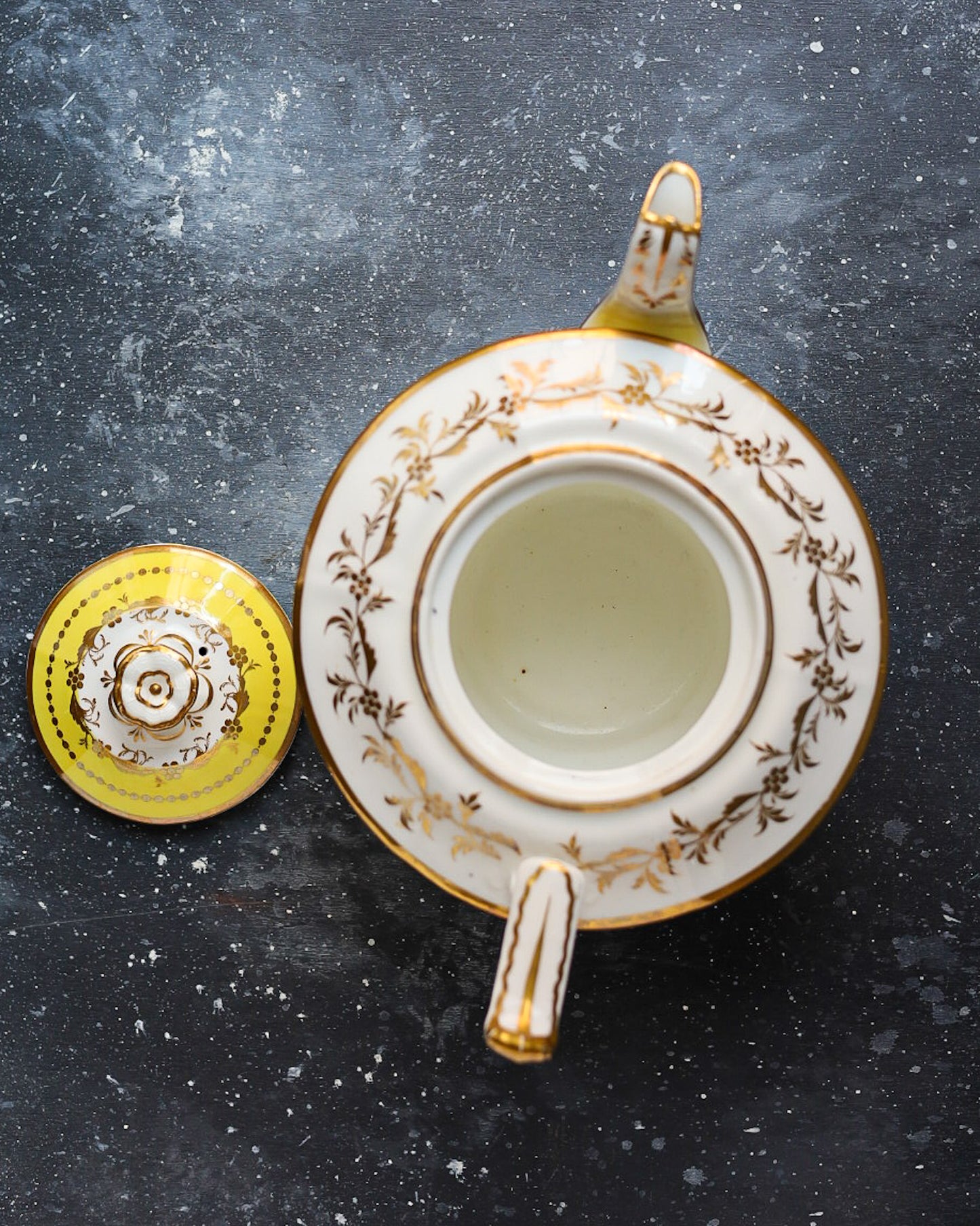 Servizio da Tè Georgiano - Porcellana Inglese con Fondo Giallo e Decorazione Oro - Primi 1800