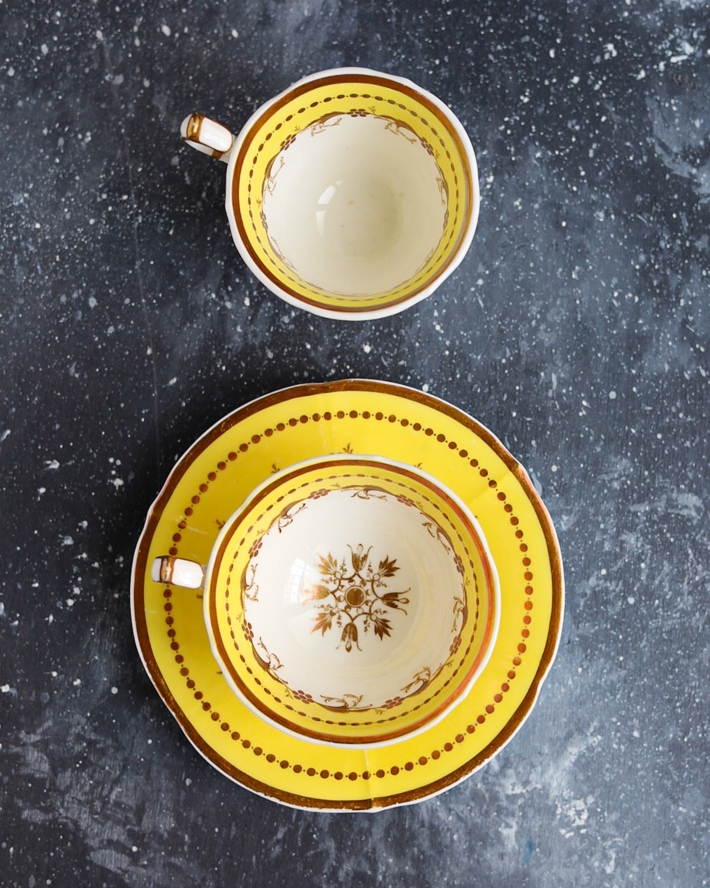 Servizio da Tè Georgiano - Porcellana Inglese con Fondo Giallo e Decorazione Oro - Primi 1800