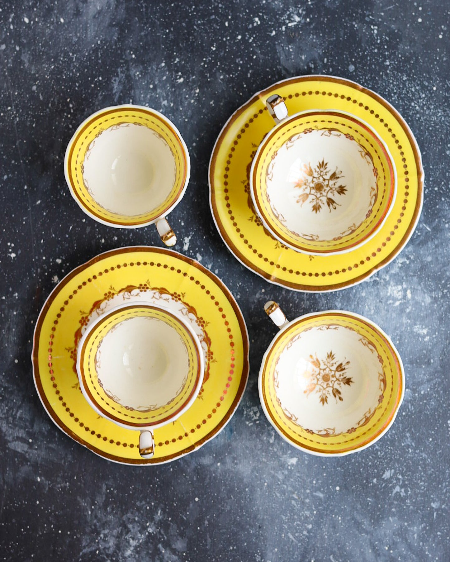 Servizio da Tè Georgiano - Porcellana Inglese con Fondo Giallo e Decorazione Oro - Primi 1800