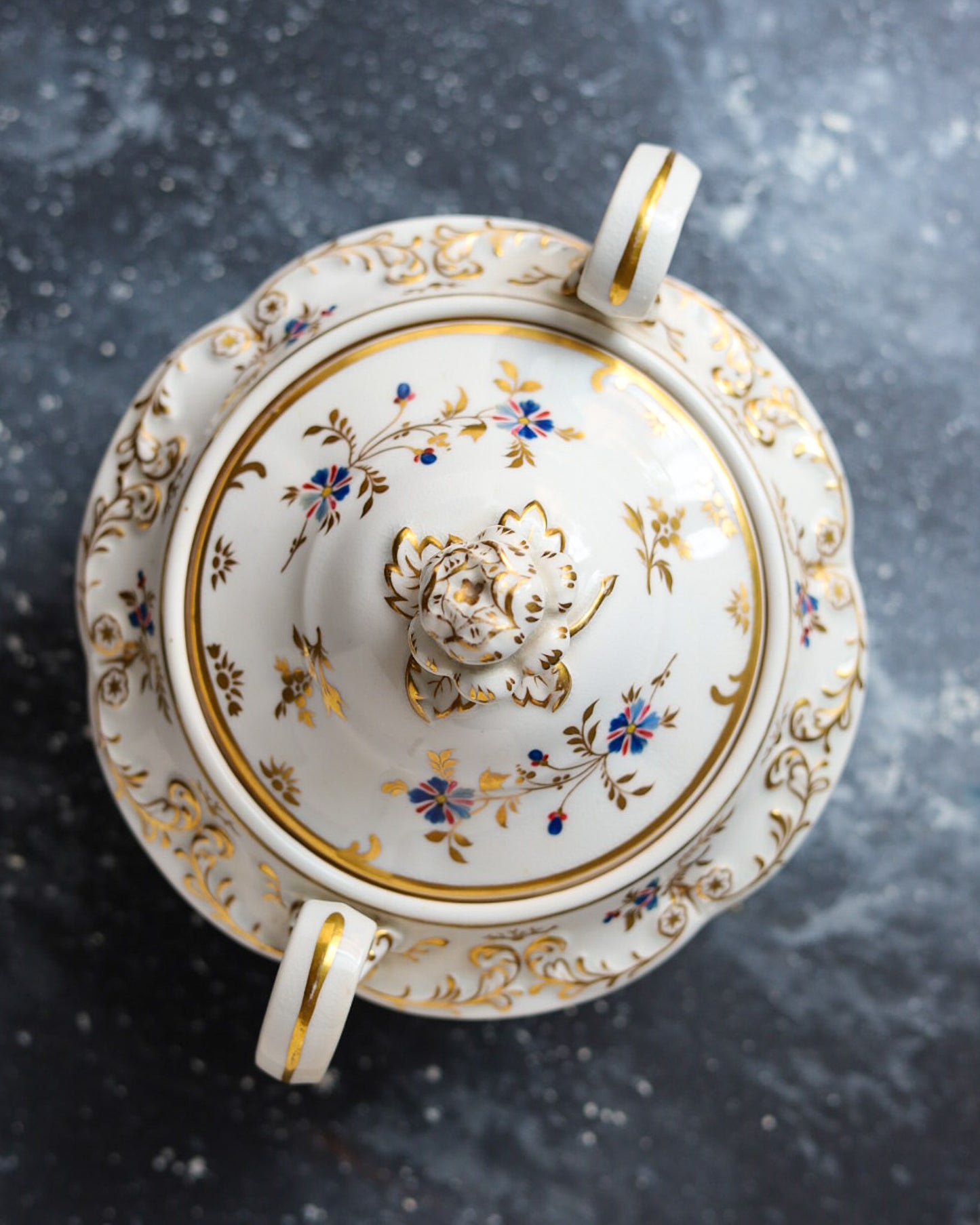 Zuccheriera Georgiana - Porcellana Inglese con Fiordalisi e Decorazioni in Oro - Primi 1800