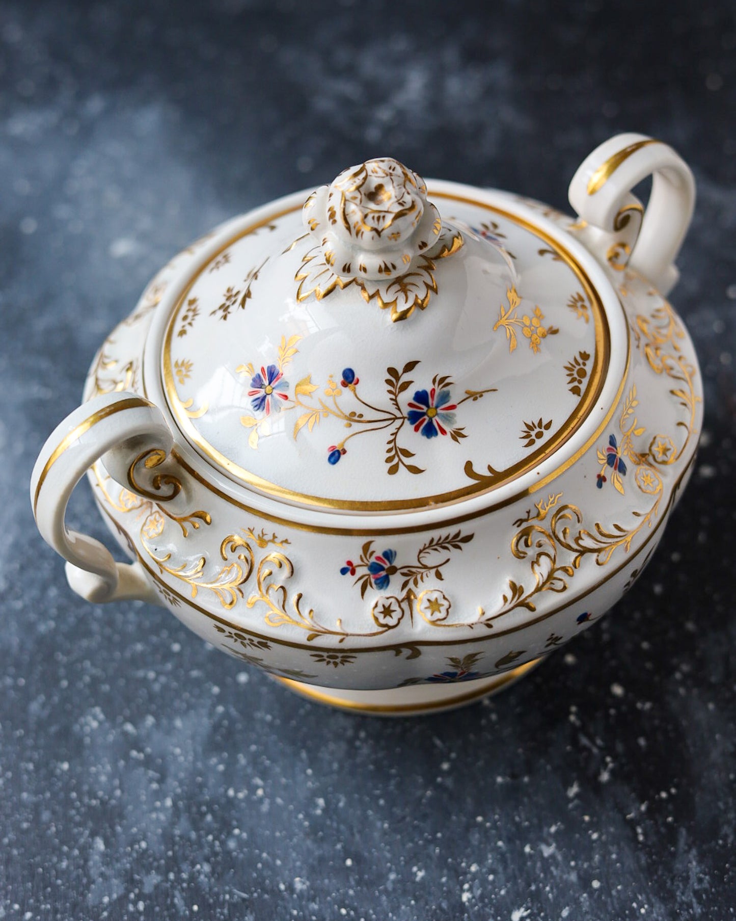 Zuccheriera Georgiana - Porcellana Inglese con Fiordalisi e Decorazioni in Oro - Primi 1800