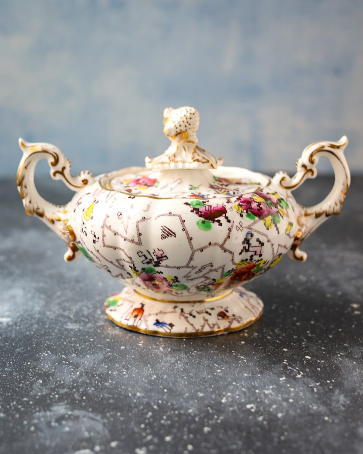 Zuccheriera Georgiana su Piede - Porcellana Inglese con Manici Rococò - Primi 1800