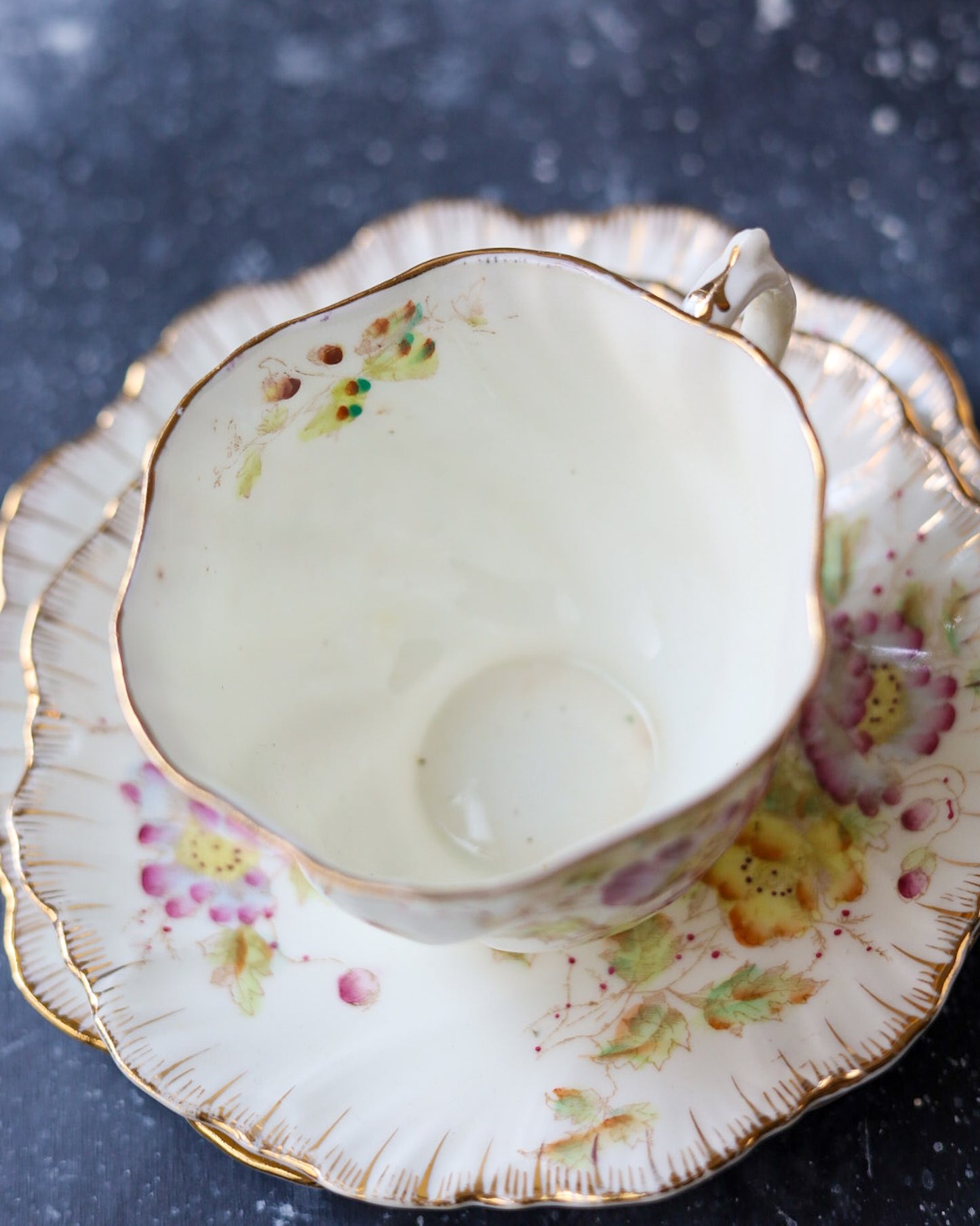 Trio da Tè con Decoro Floreale - Bone China - Primi 1900