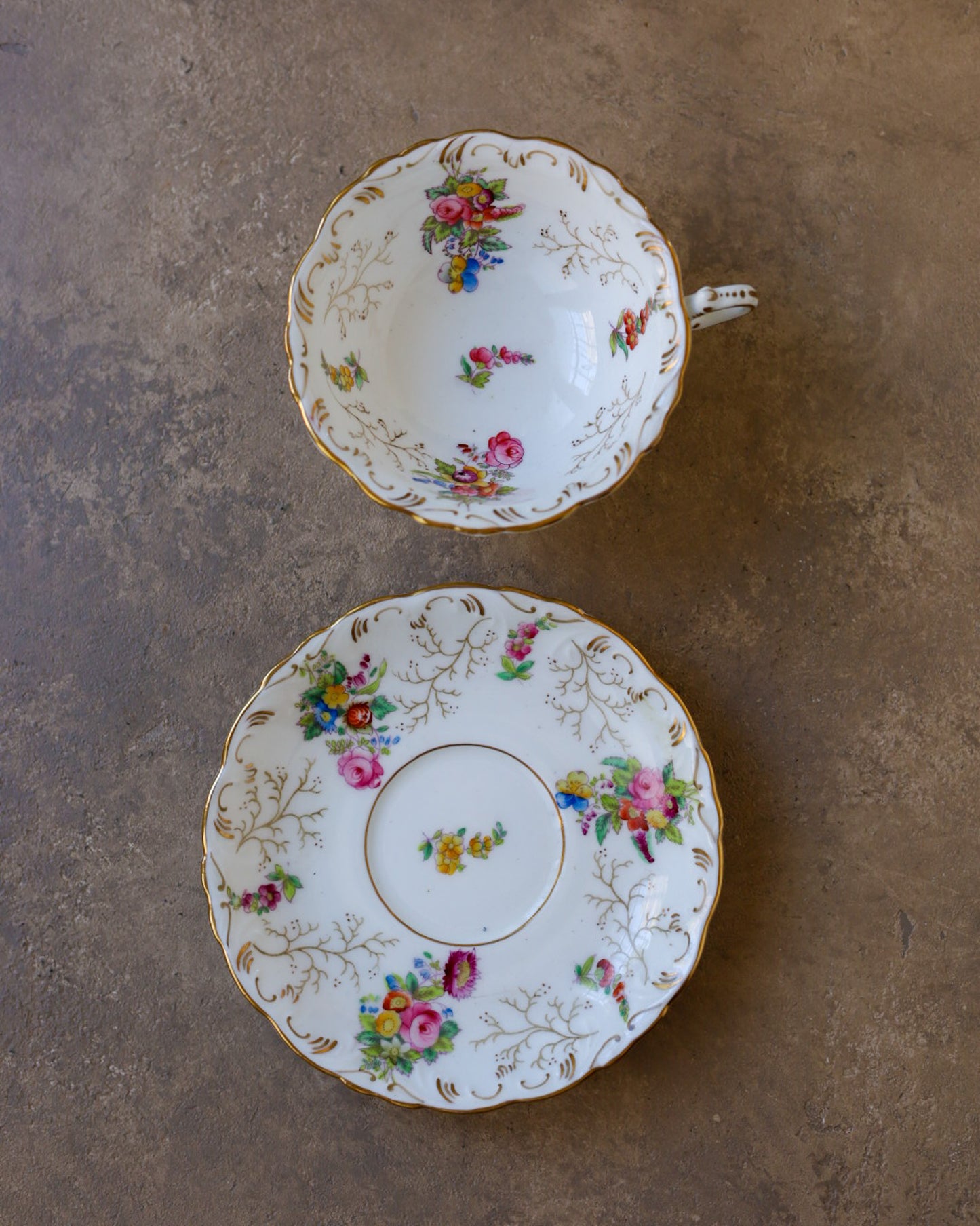 Tazza da Tè con Piattino Coalport — Bouquet Dipinto a Mano — Pieno XIX Secolo