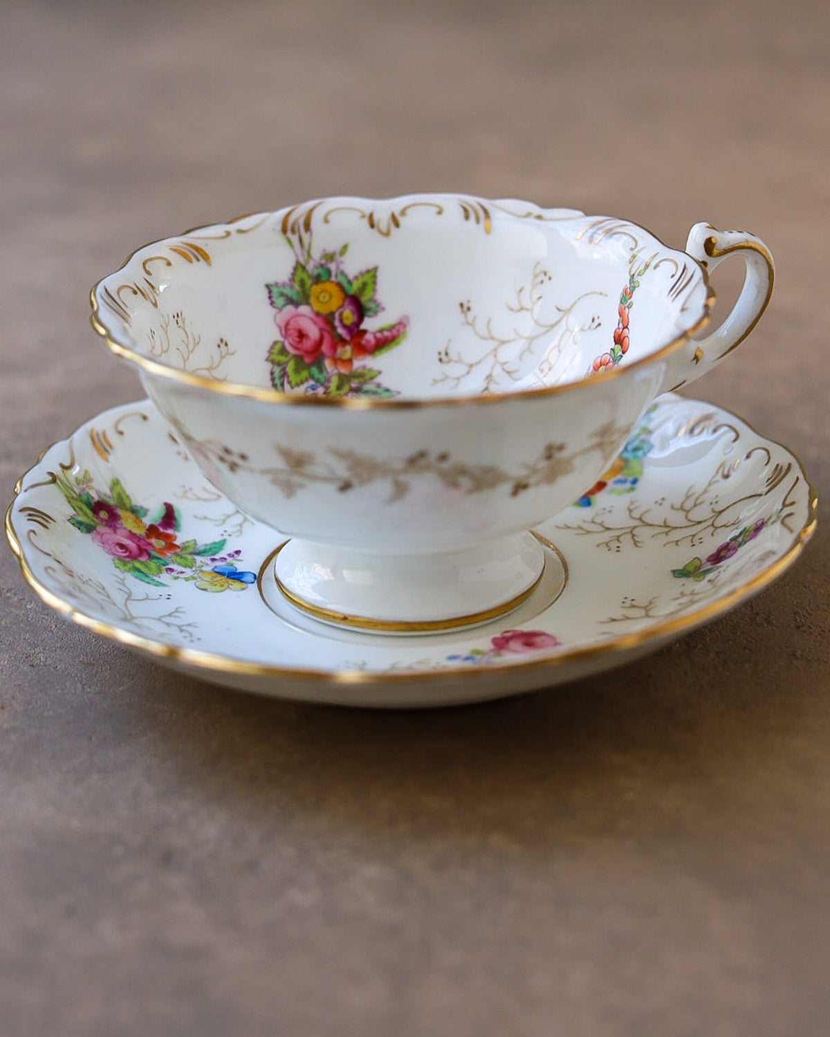 Tazza da Tè con Piattino Coalport — Bouquet Dipinto a Mano — Pieno XIX Secolo