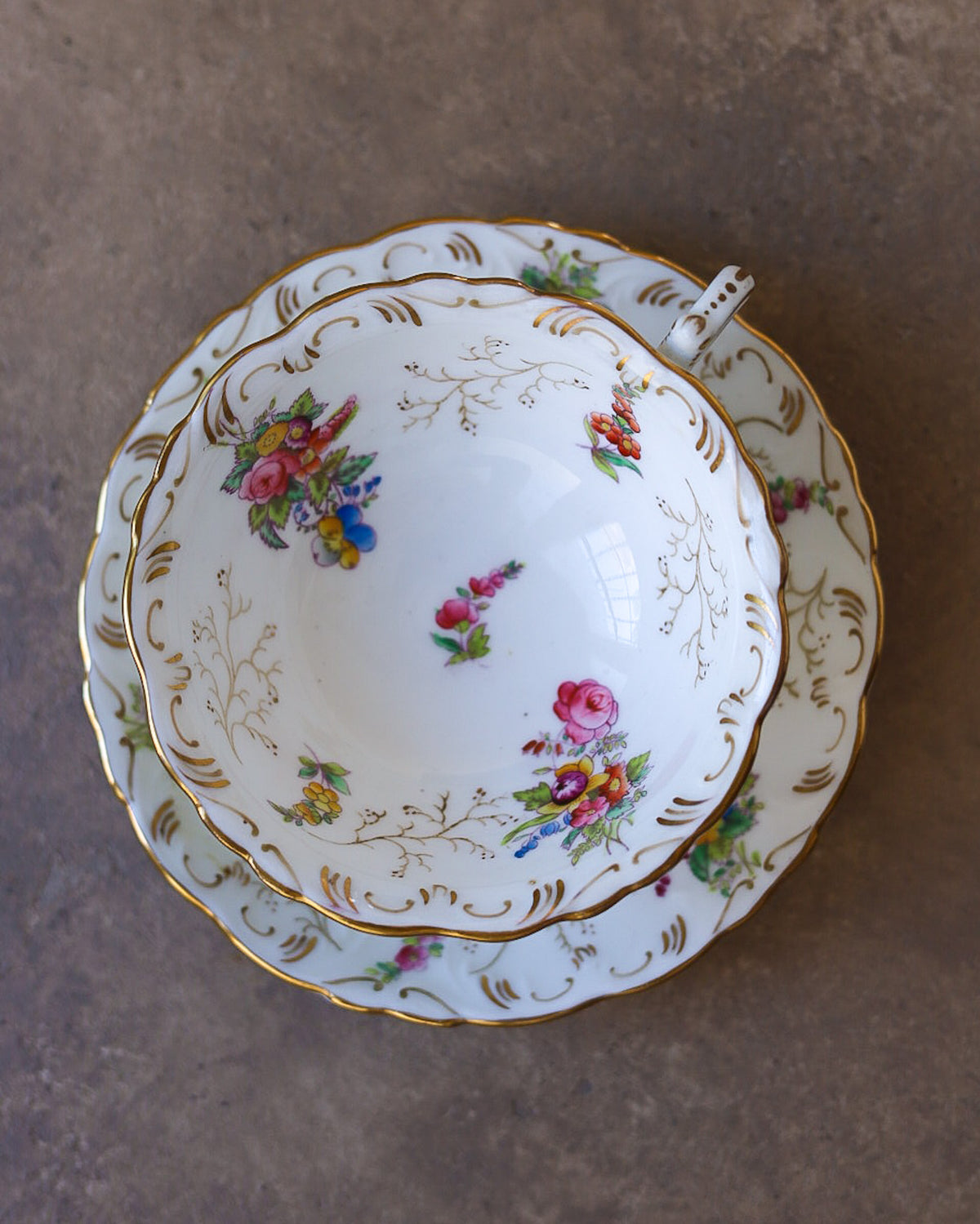 Tazza da Tè con Piattino Coalport — Bouquet Dipinto a Mano — Pieno XIX Secolo