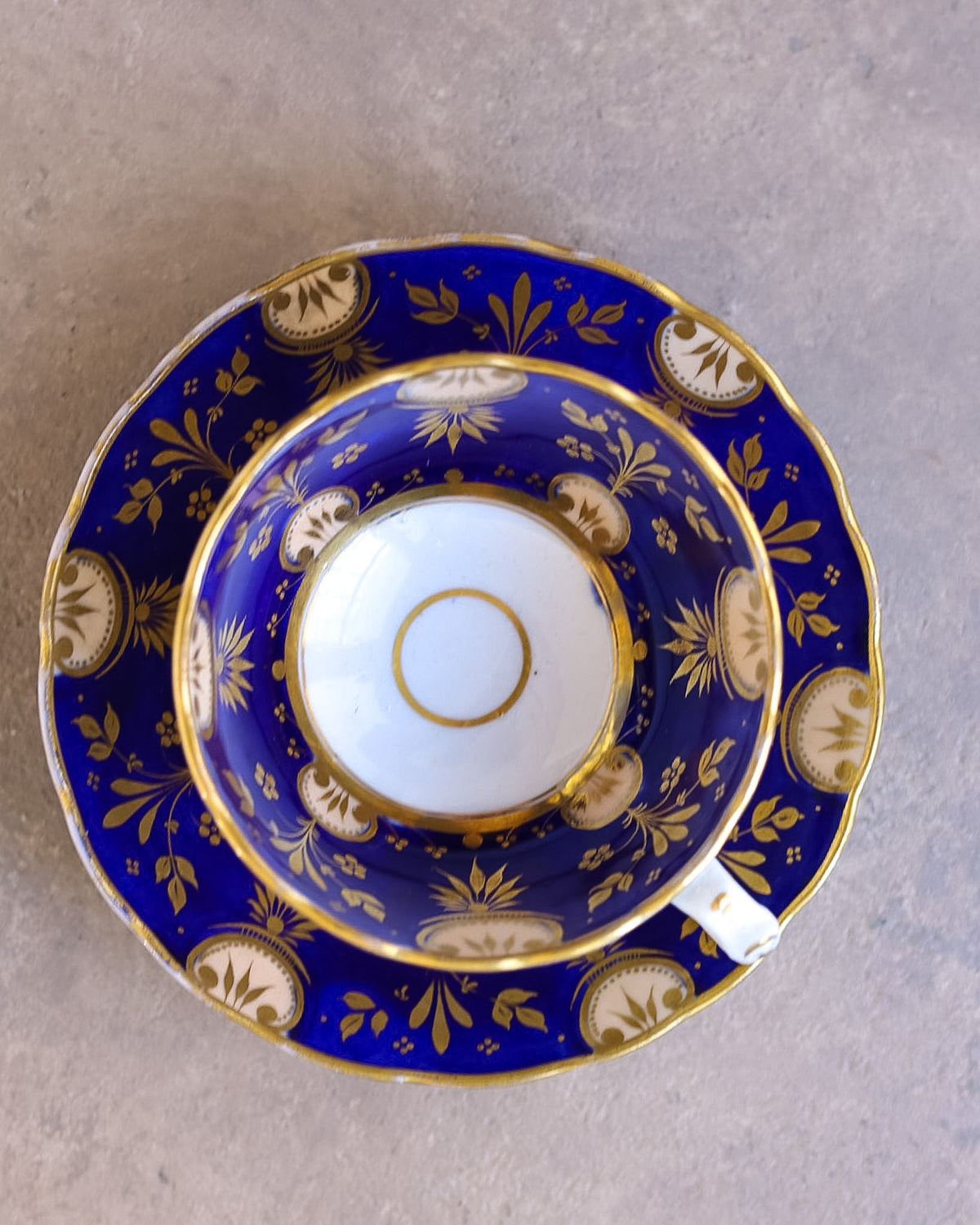 Tazza con Piattino in Porcellana Dipinta a Mano, Pieno Ottocento