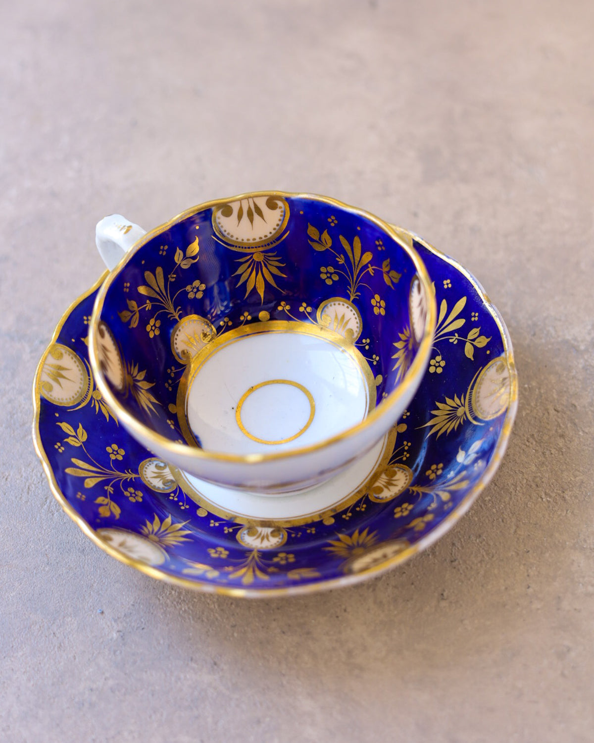 Tazza con Piattino in Porcellana Dipinta a Mano, Pieno Ottocento