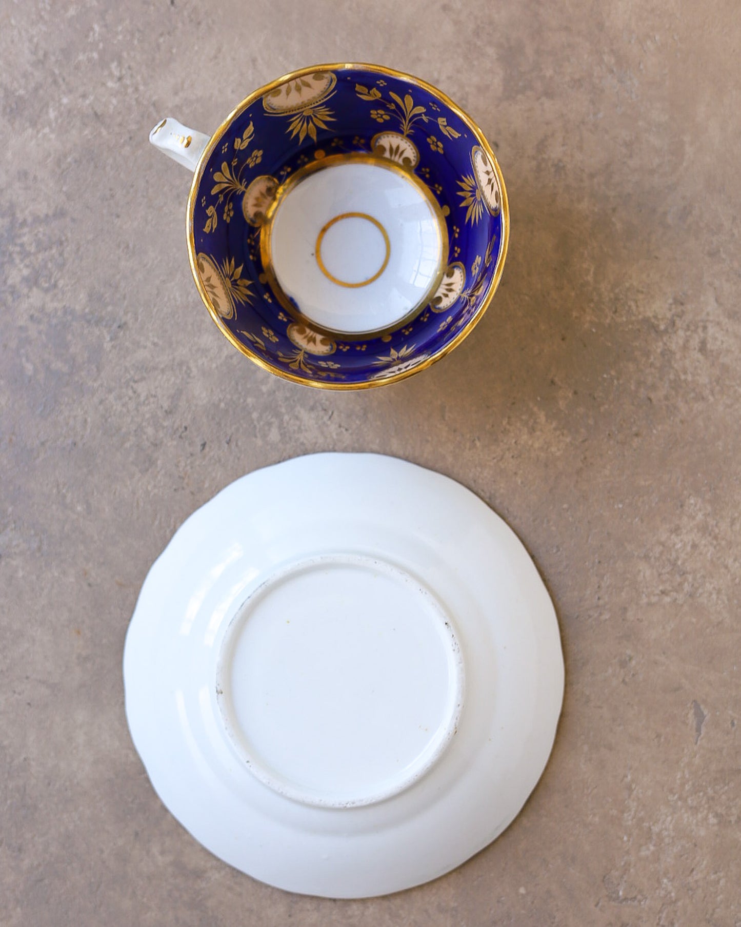 Tazza con Piattino in Porcellana Dipinta a Mano, Pieno Ottocento