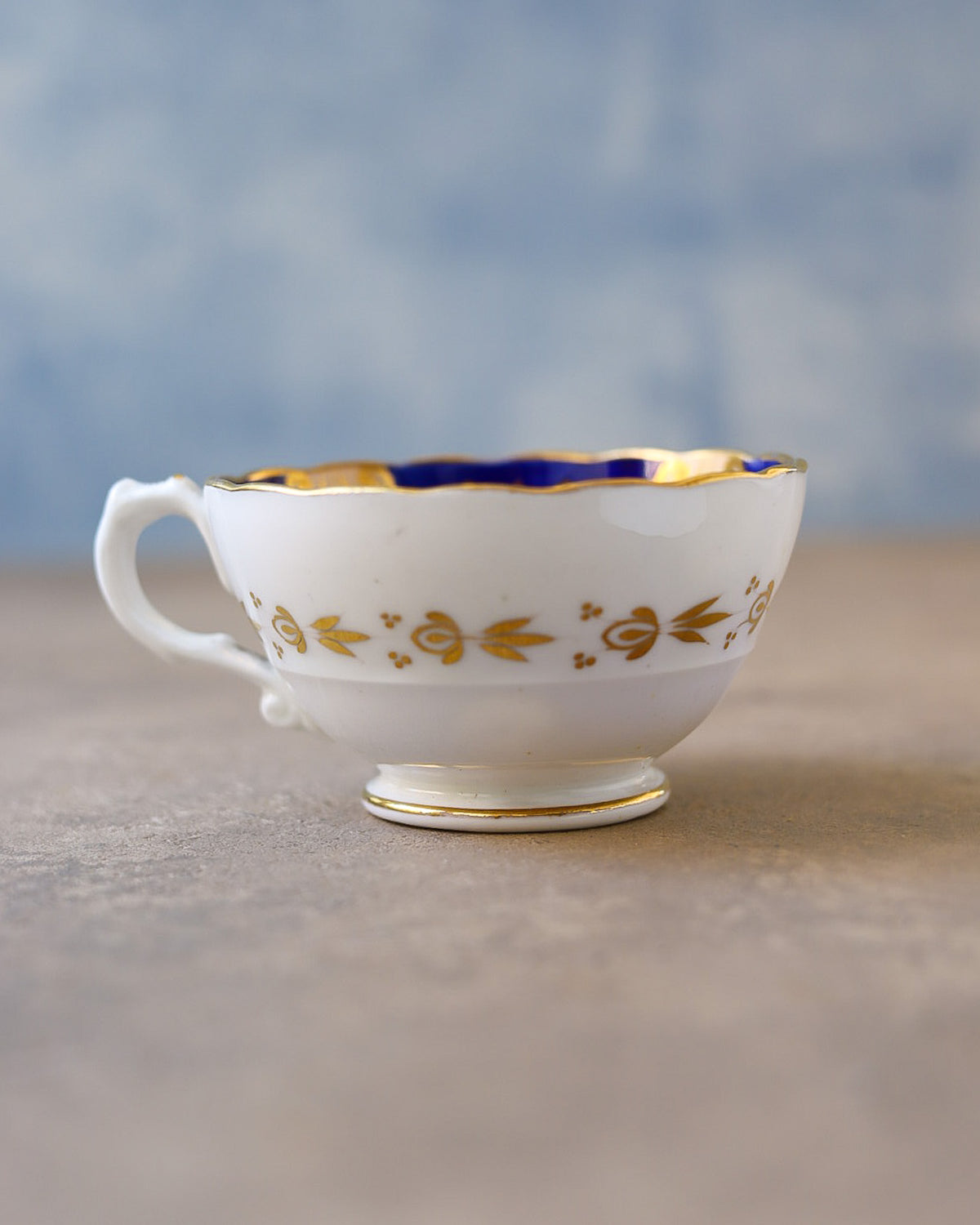 Tazza con Piattino in Porcellana Dipinta a Mano, Pieno Ottocento
