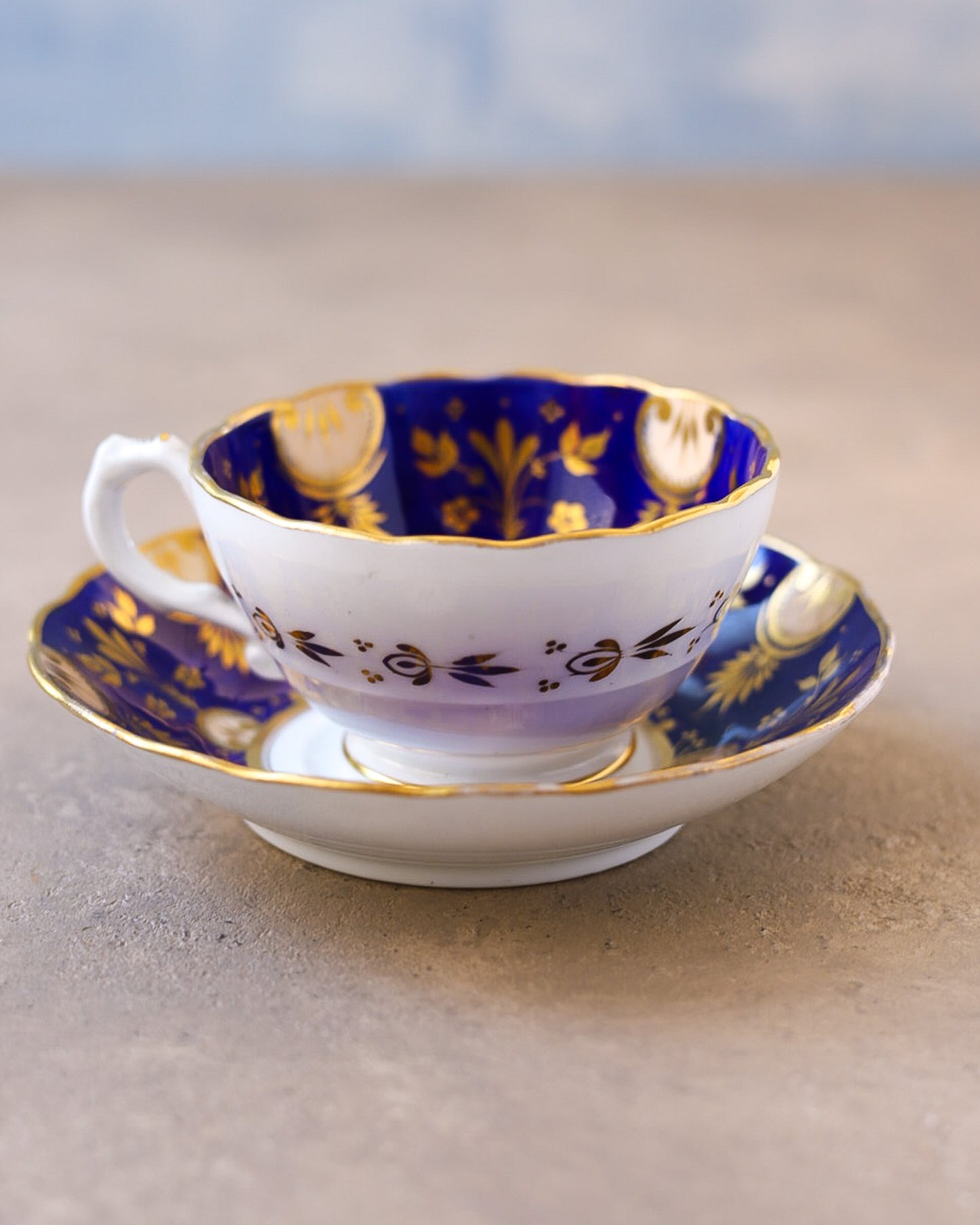 Tazza con Piattino in Porcellana Dipinta a Mano, Pieno Ottocento